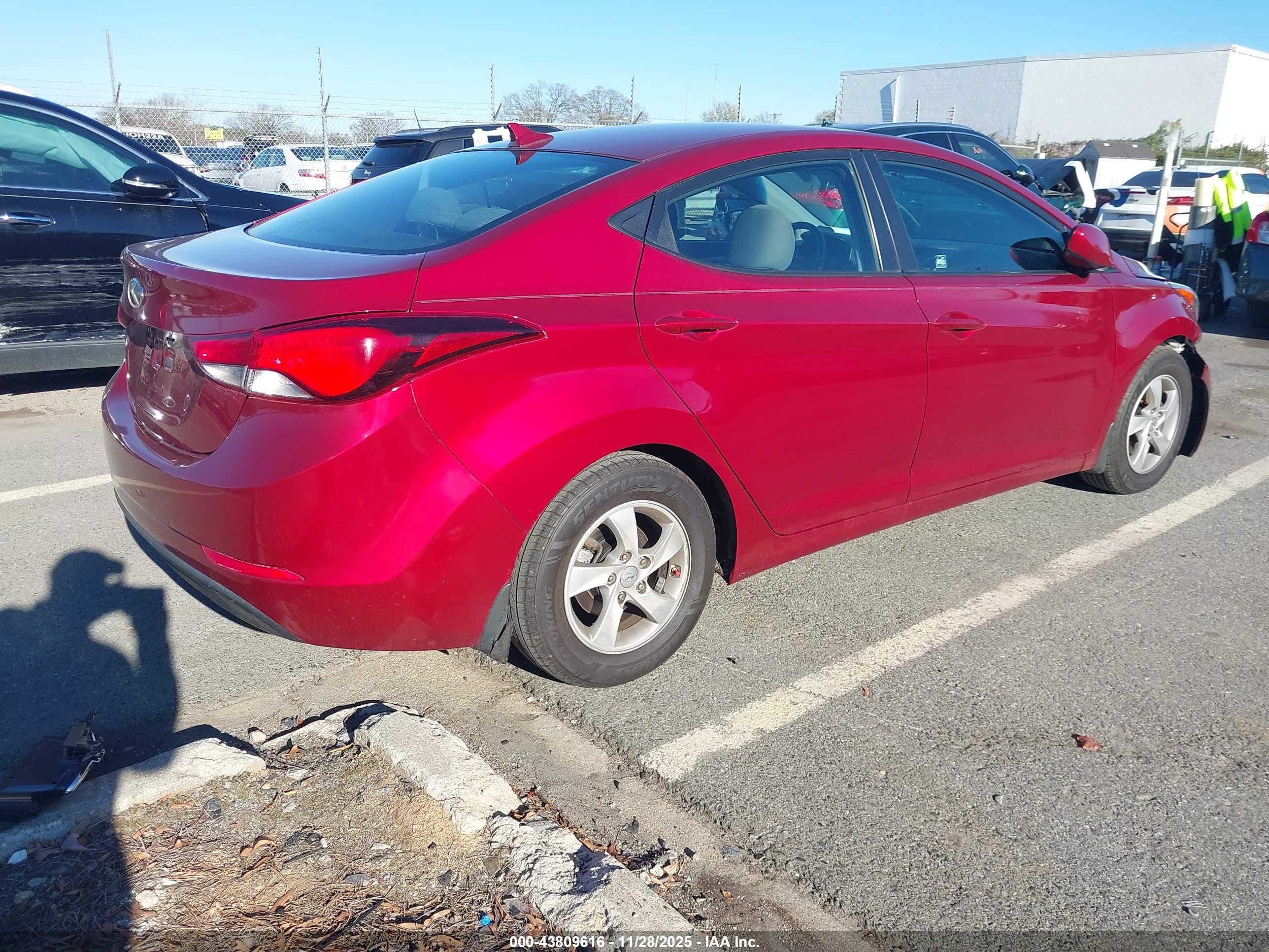 HYUNDAI ELANTRA image 4