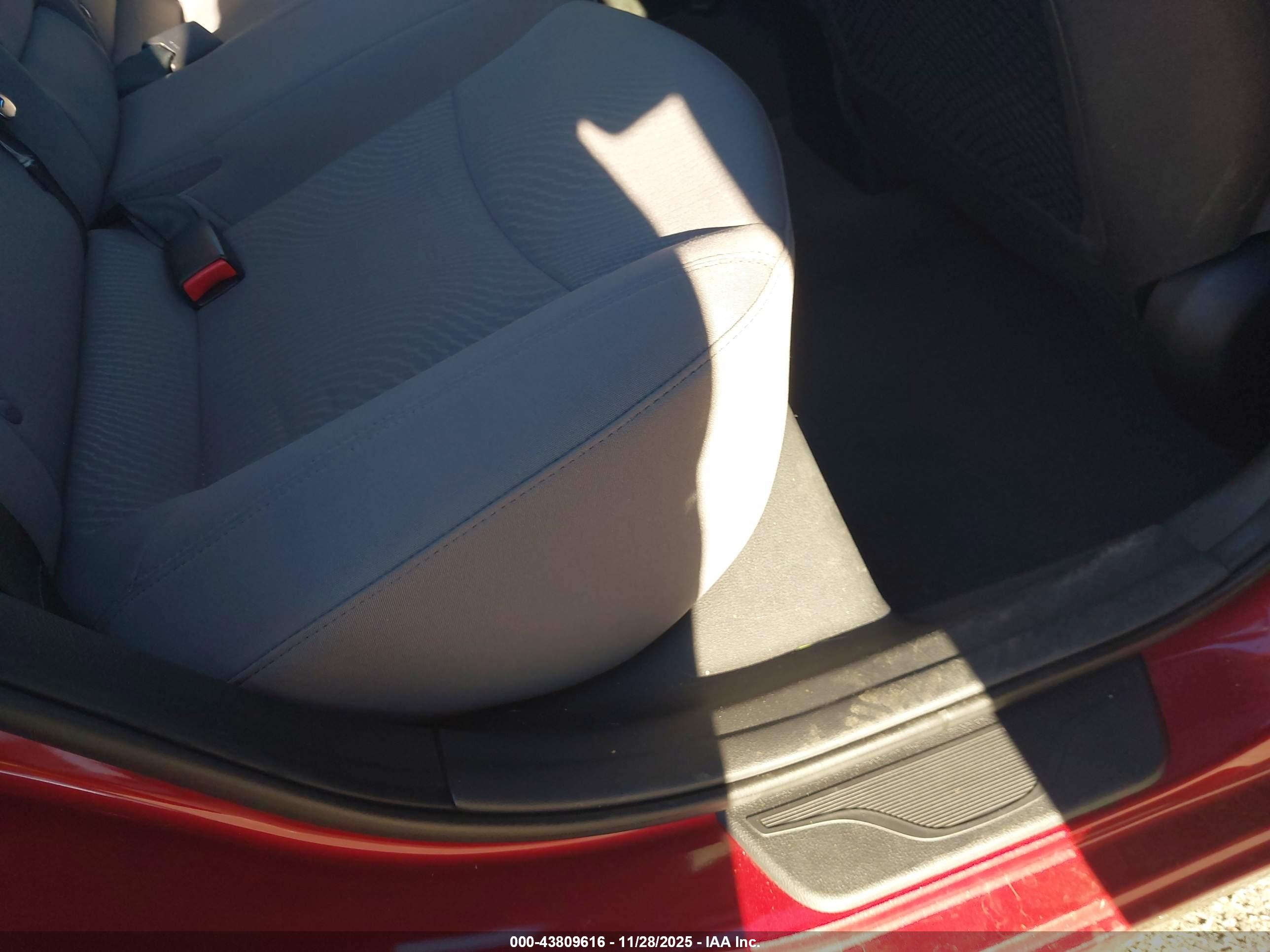 HYUNDAI ELANTRA image 8