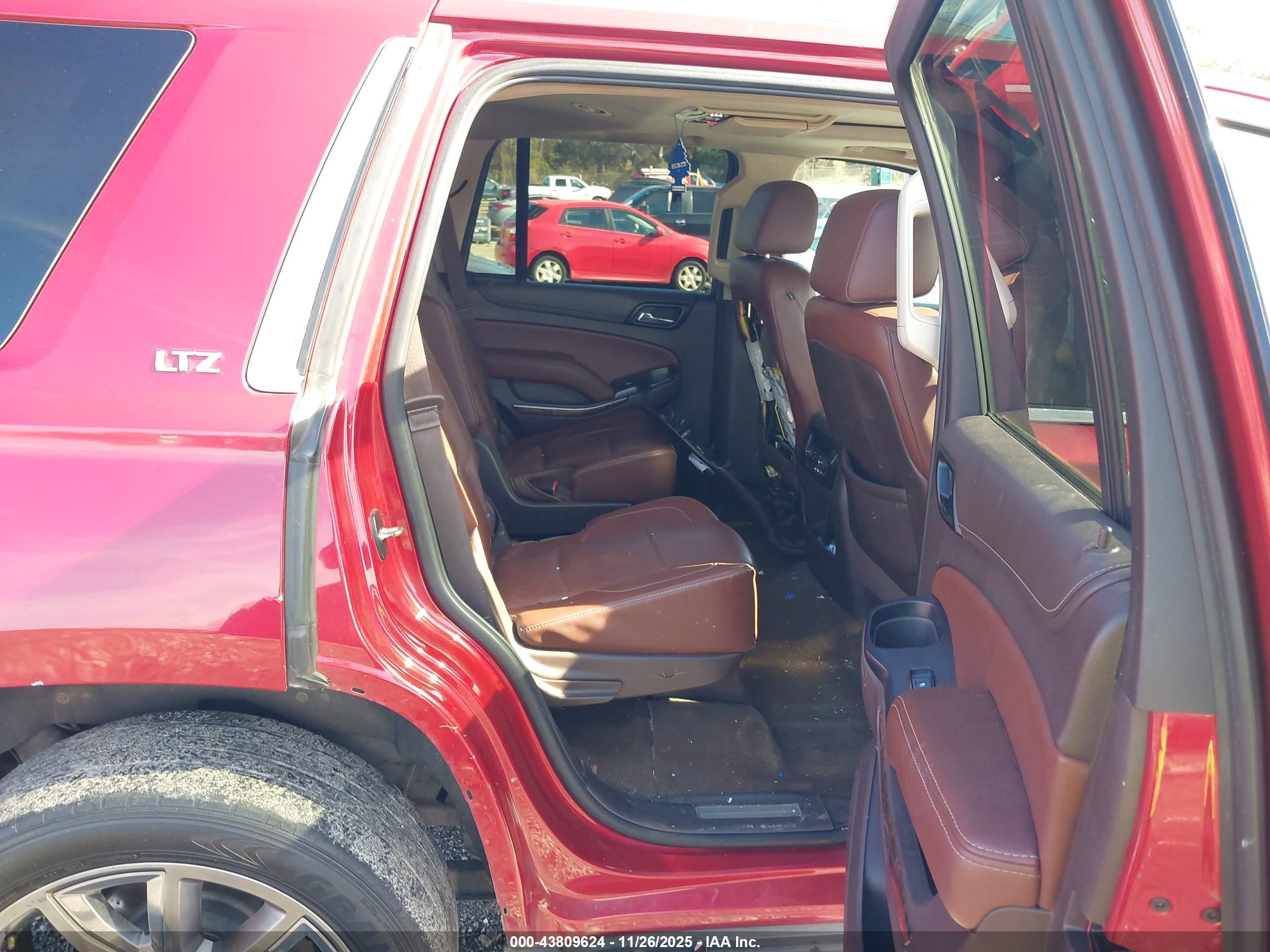 CHEVROLET TAHOE image 8