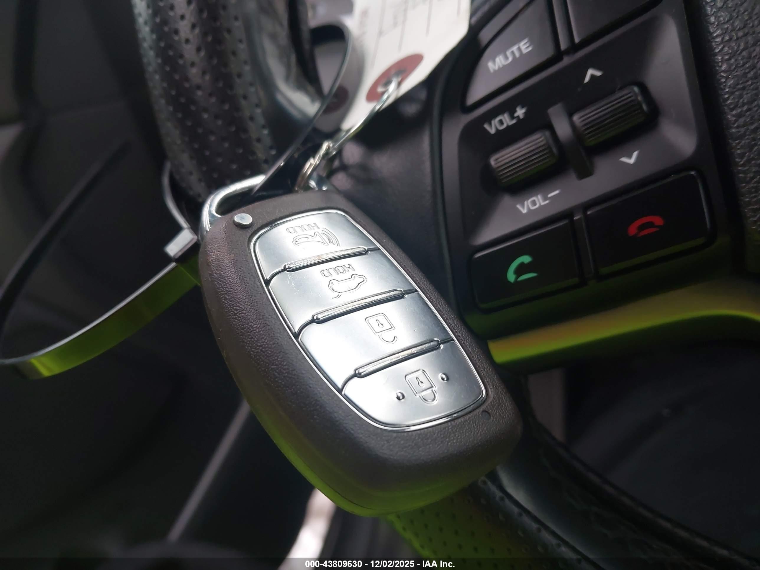HYUNDAI TUCSON image 11
