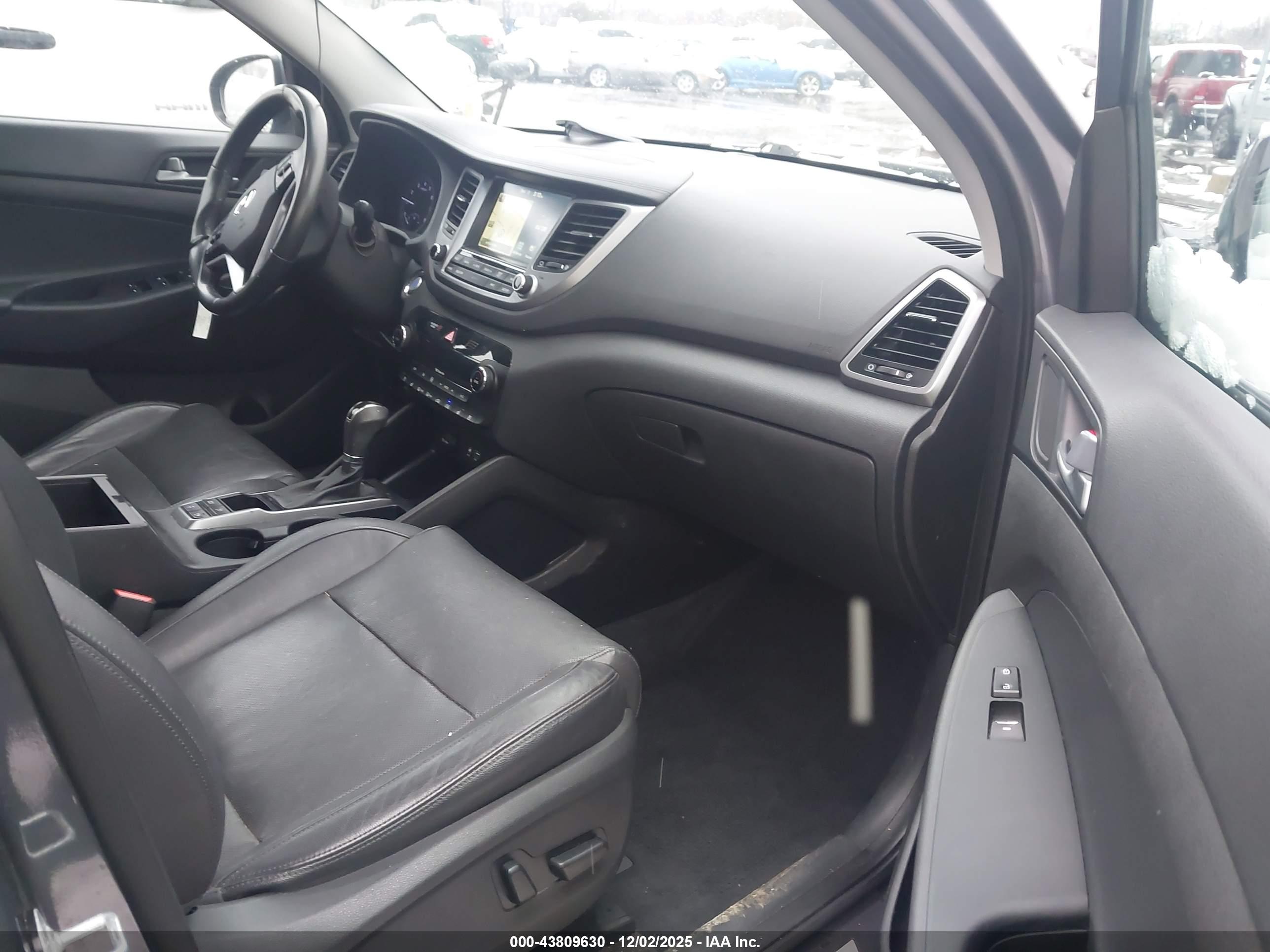HYUNDAI TUCSON image 5