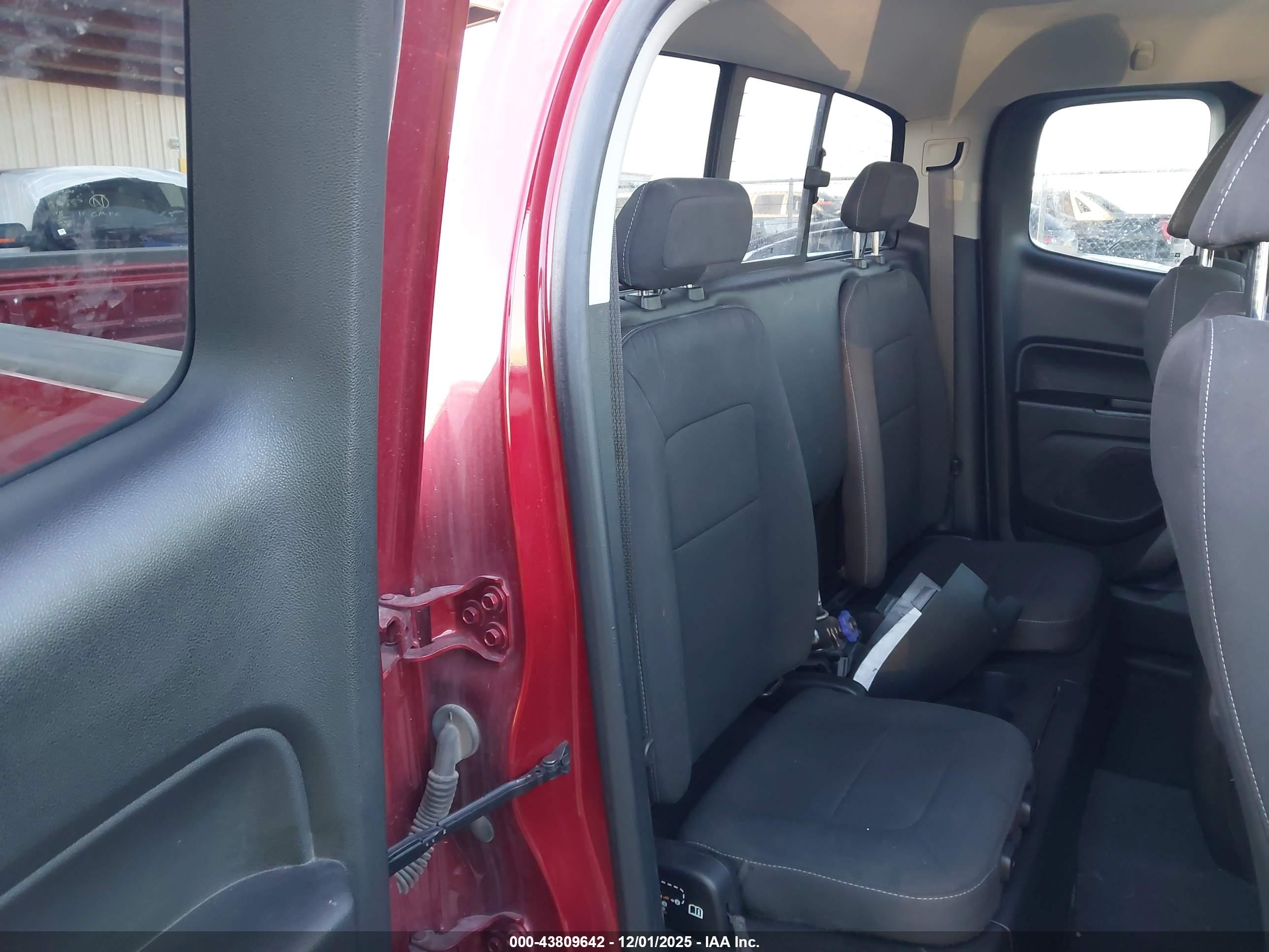 GMC CANYON image 8