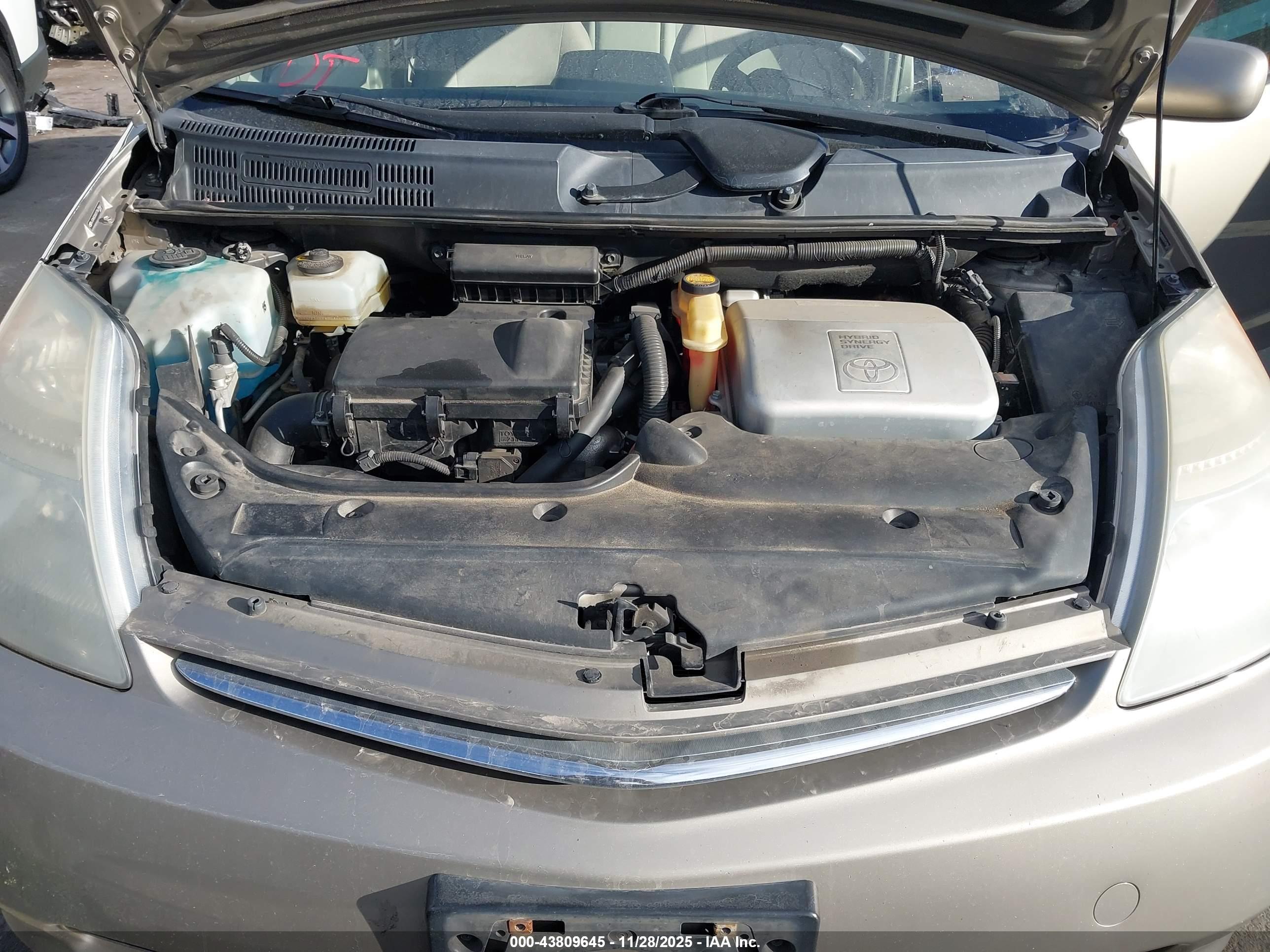 TOYOTA PRIUS image 10