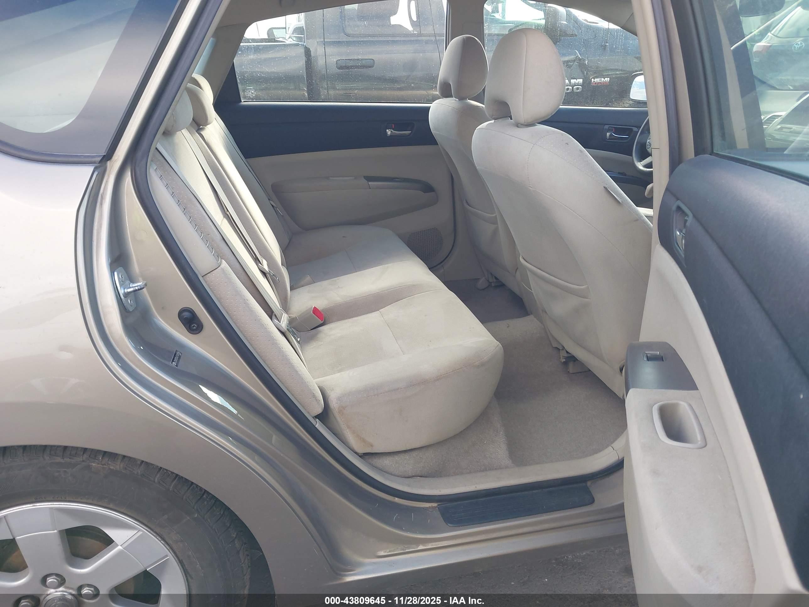 TOYOTA PRIUS image 8