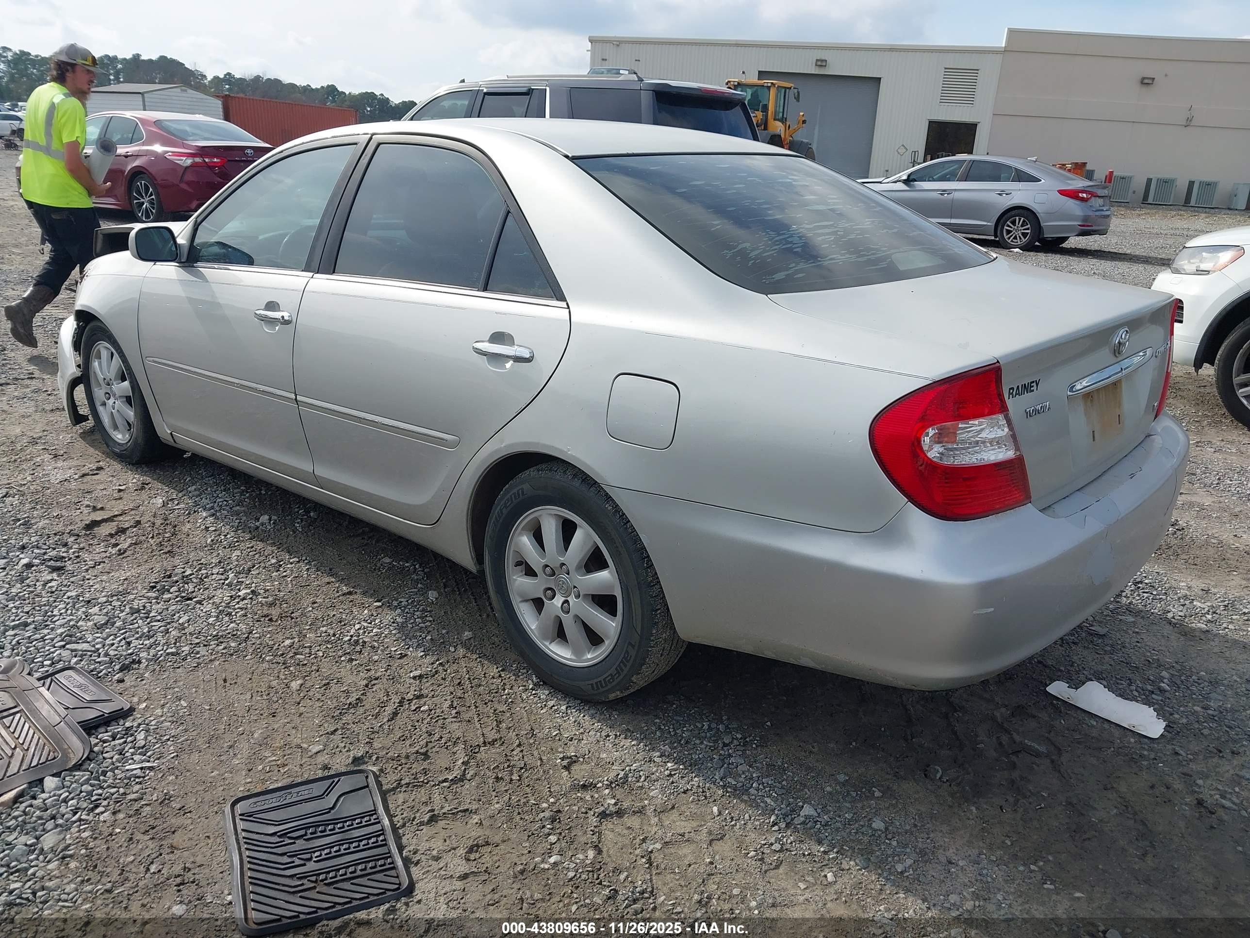 TOYOTA CAMRY image 3