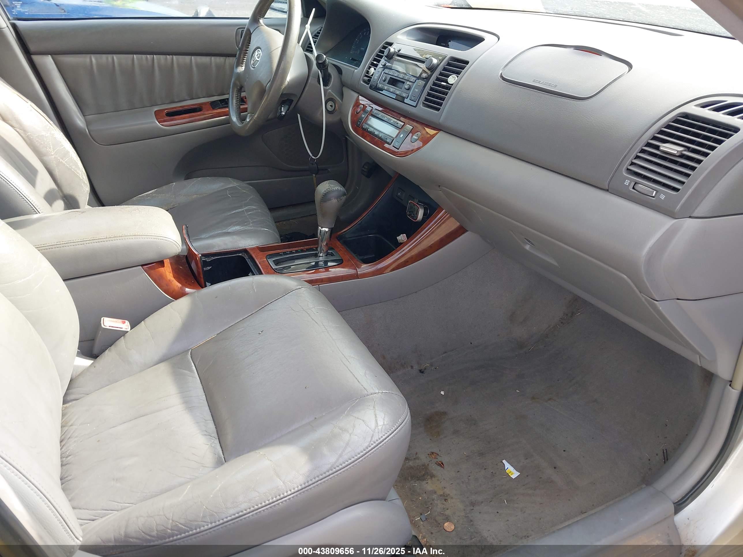 TOYOTA CAMRY image 5