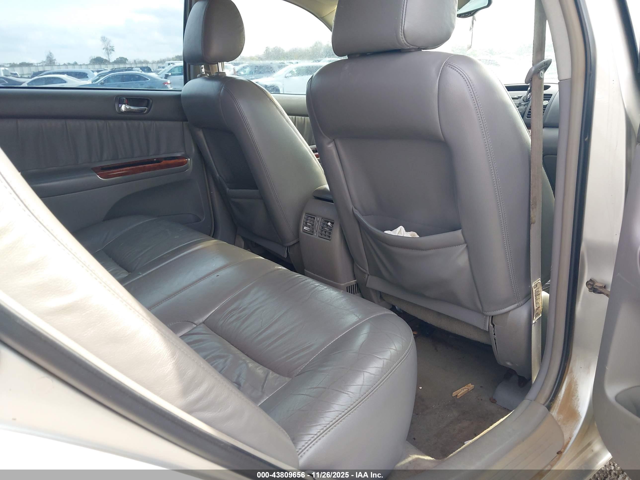 TOYOTA CAMRY image 8