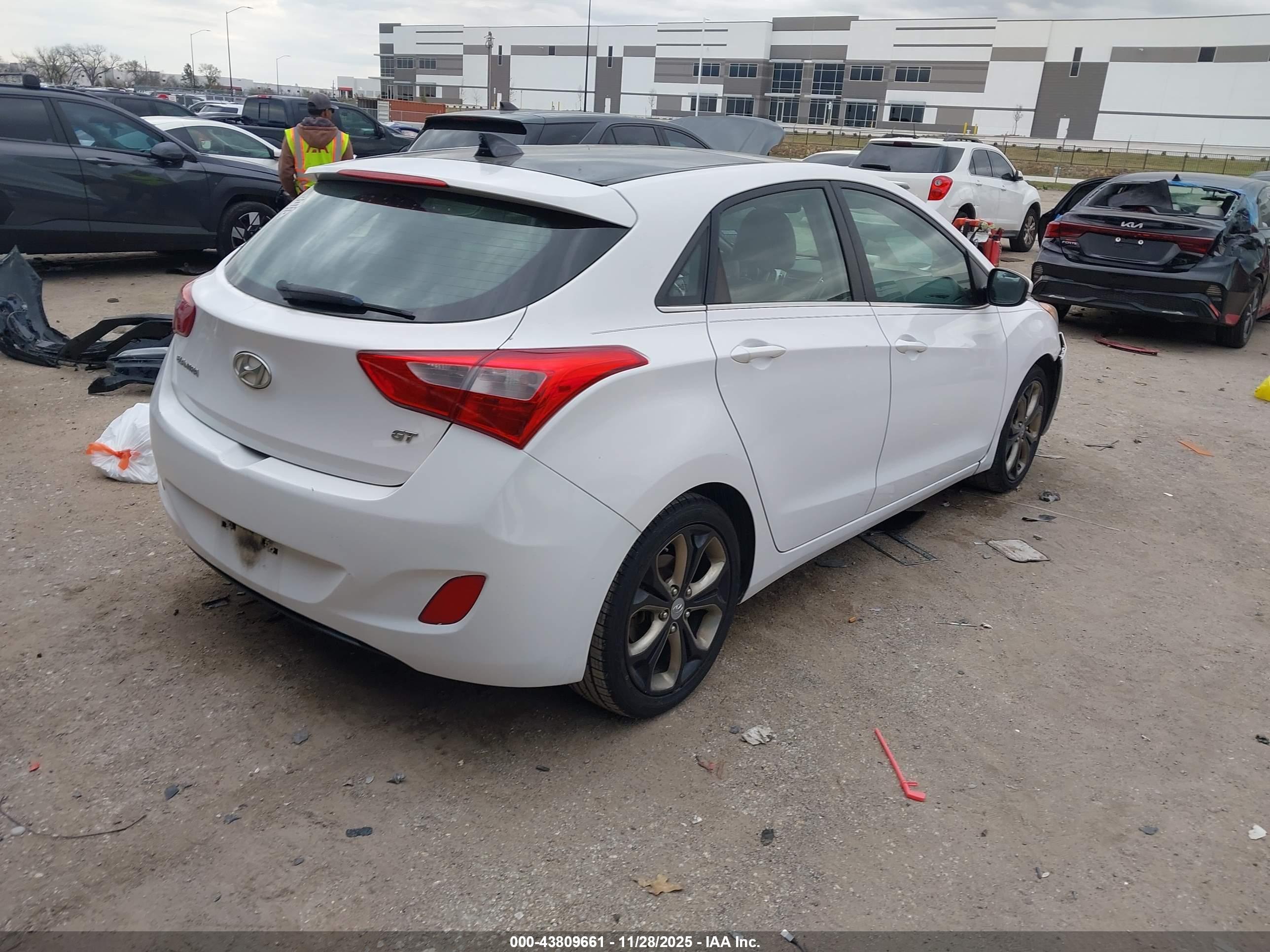 HYUNDAI ELANTRA image 4