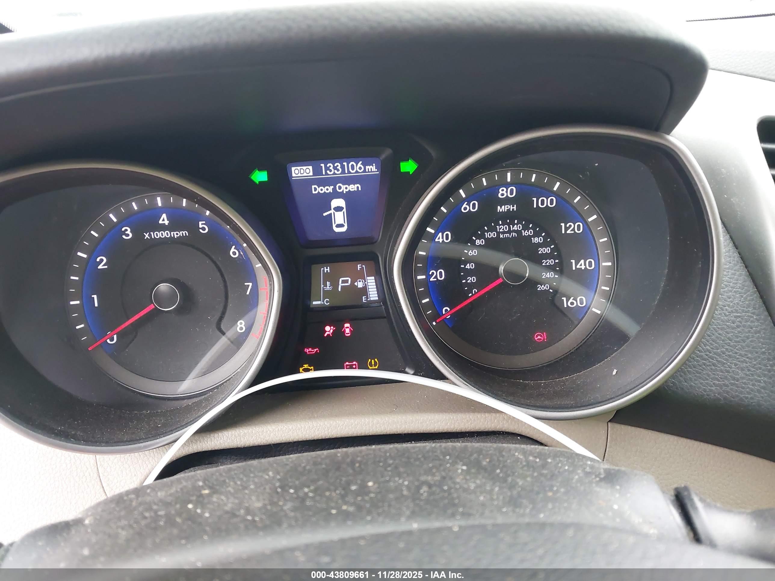 HYUNDAI ELANTRA image 7