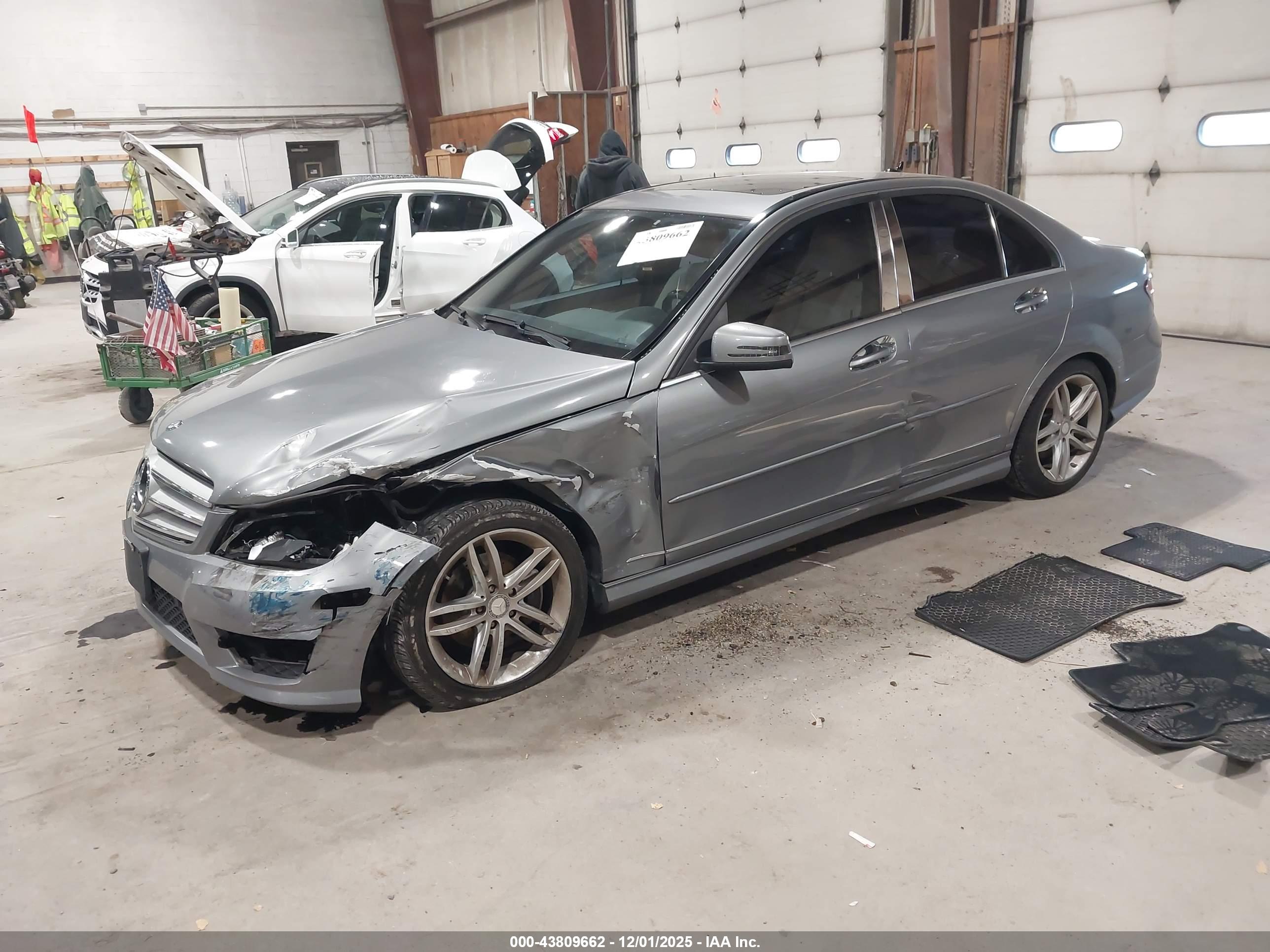 MERCEDES-BENZ C image 2