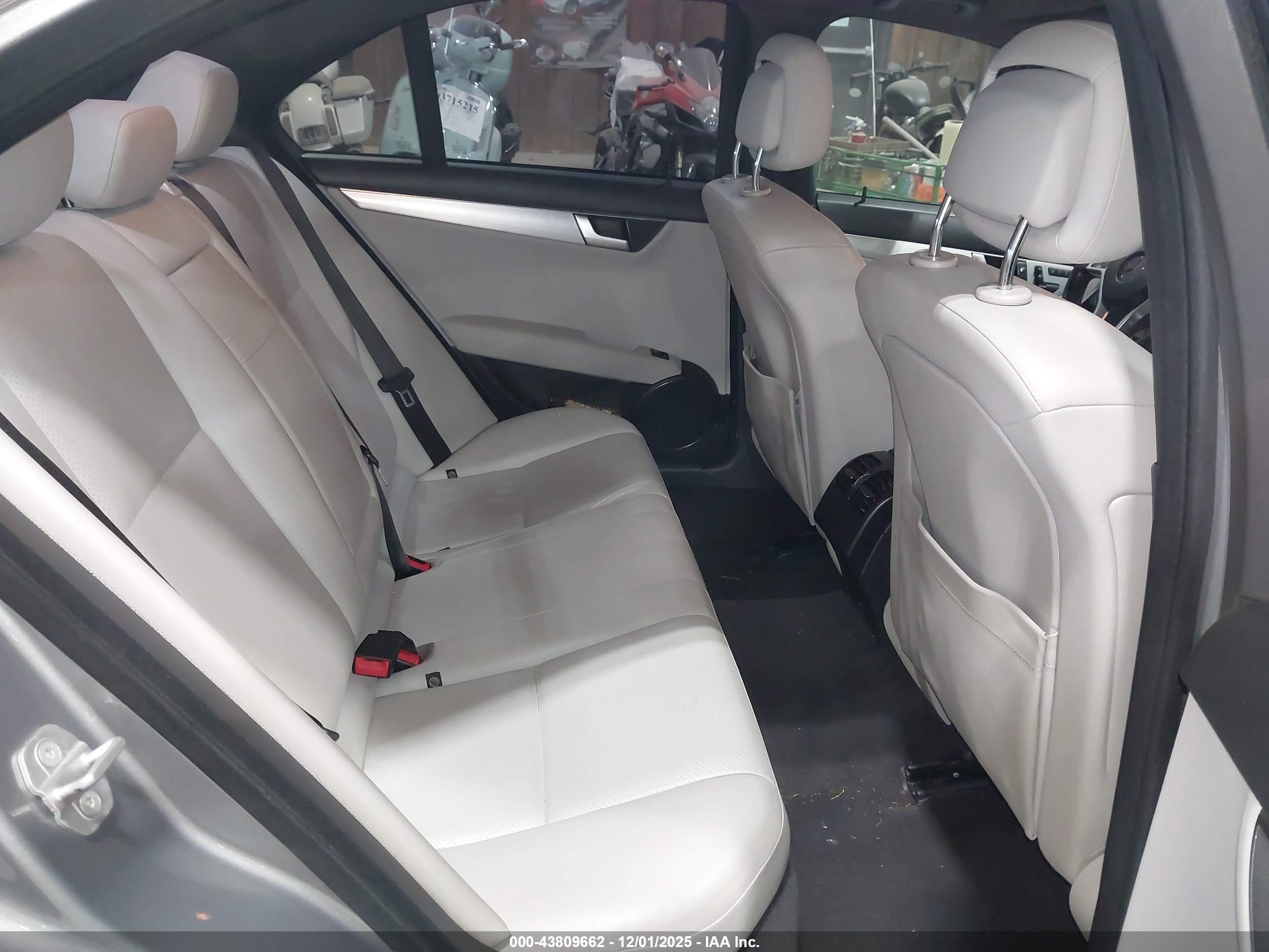 MERCEDES-BENZ C image 8