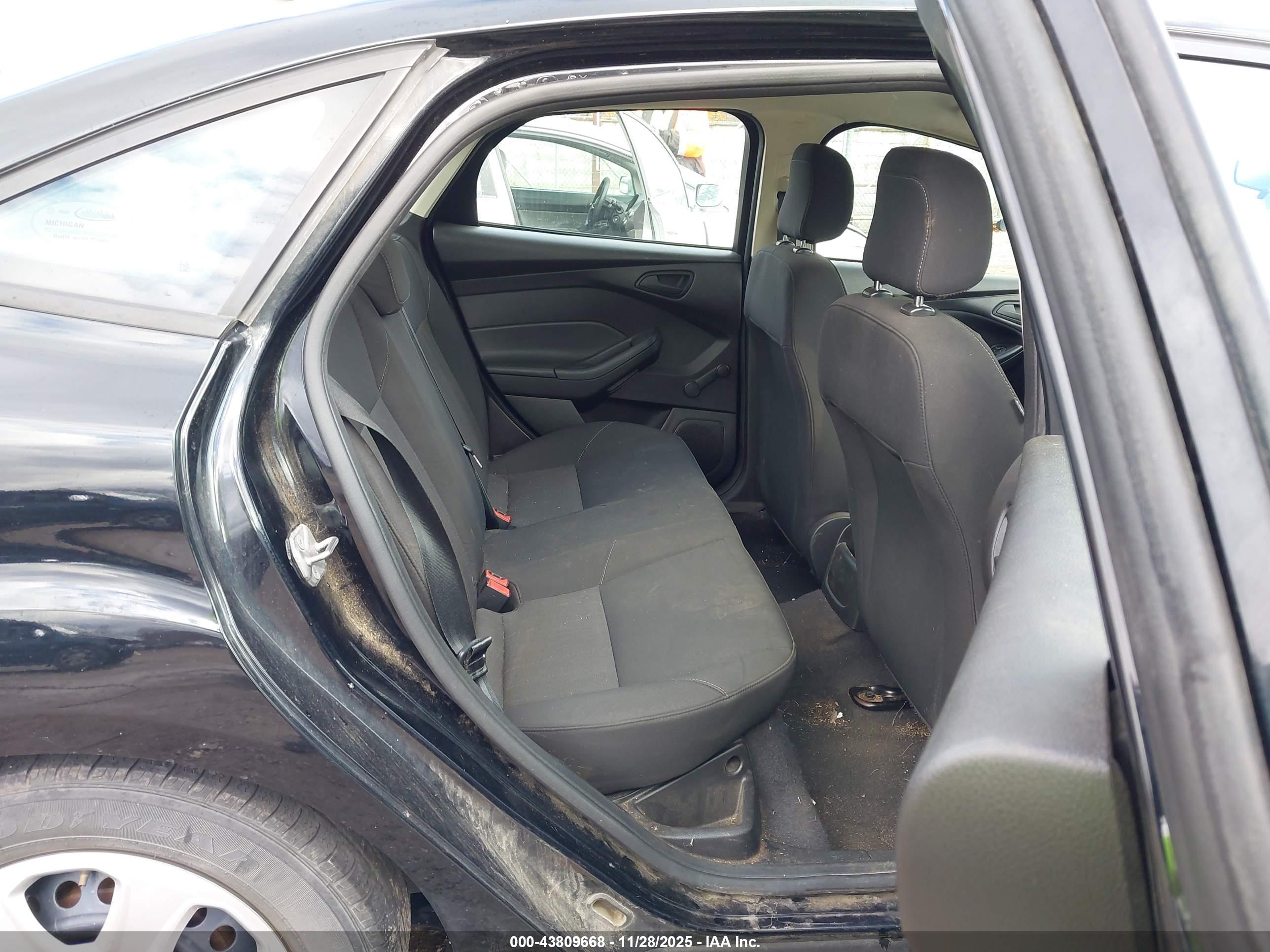 FORD FOCUS image 8