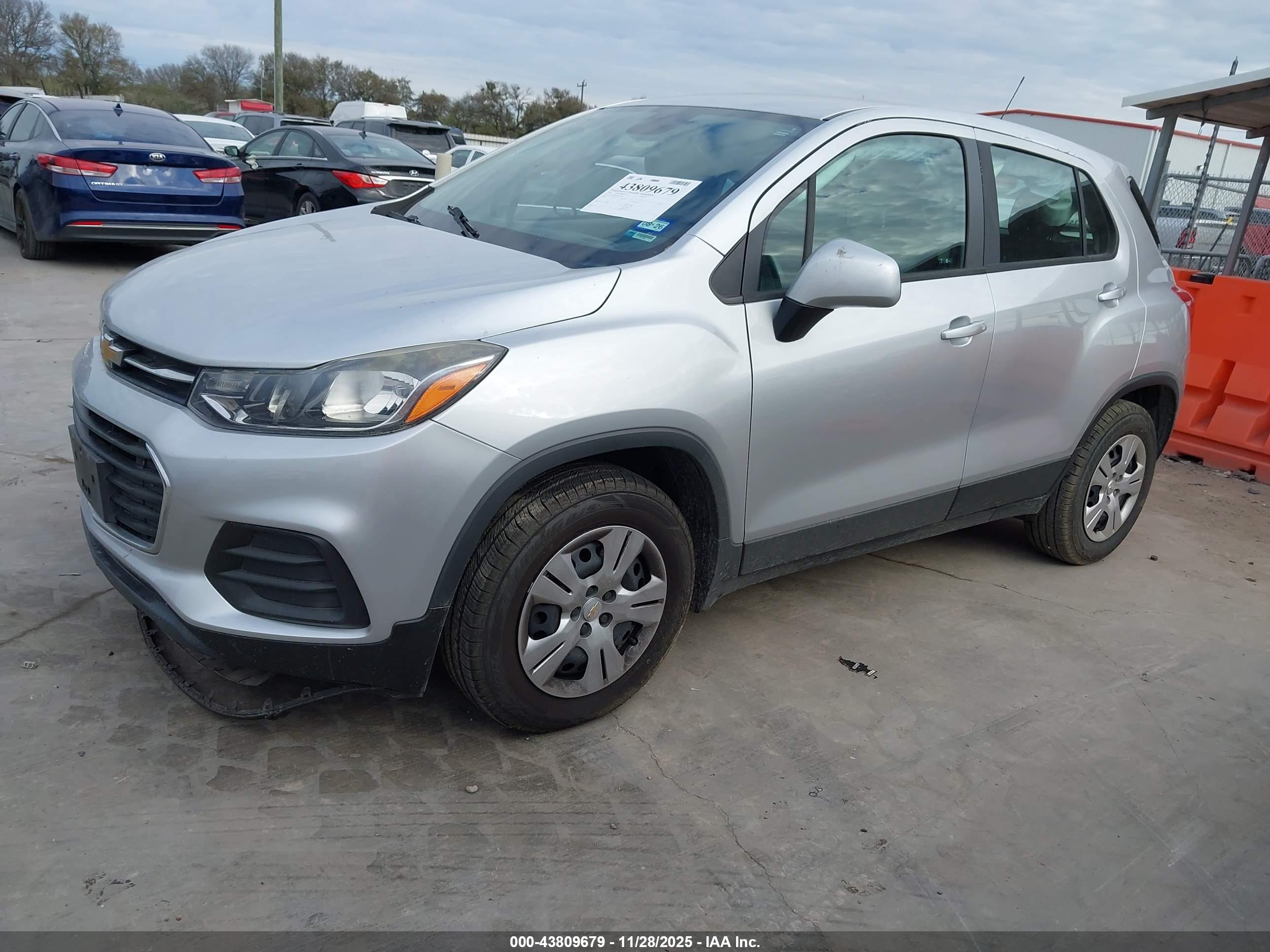 CHEVROLET TRAX image 2