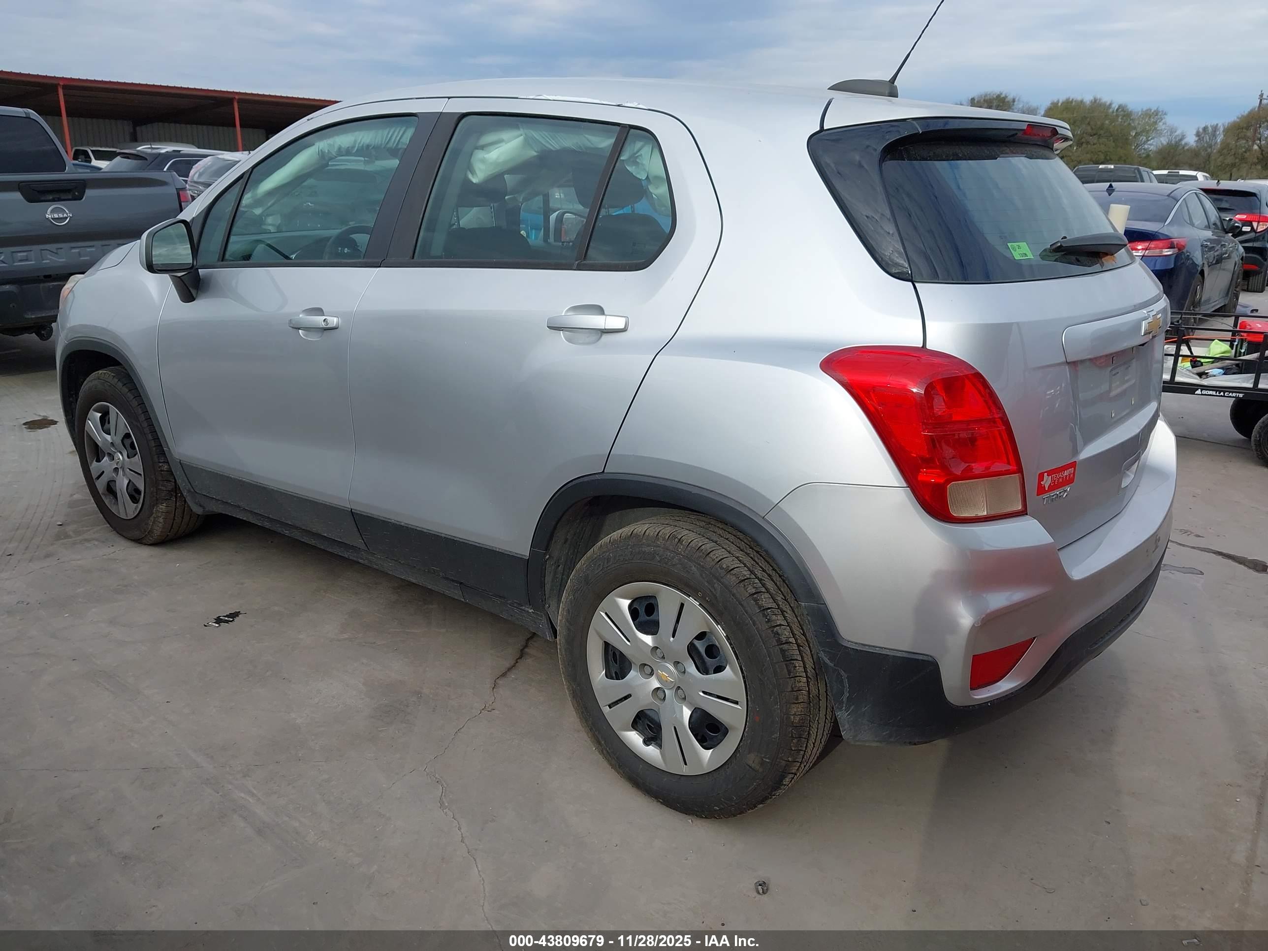 CHEVROLET TRAX image 3