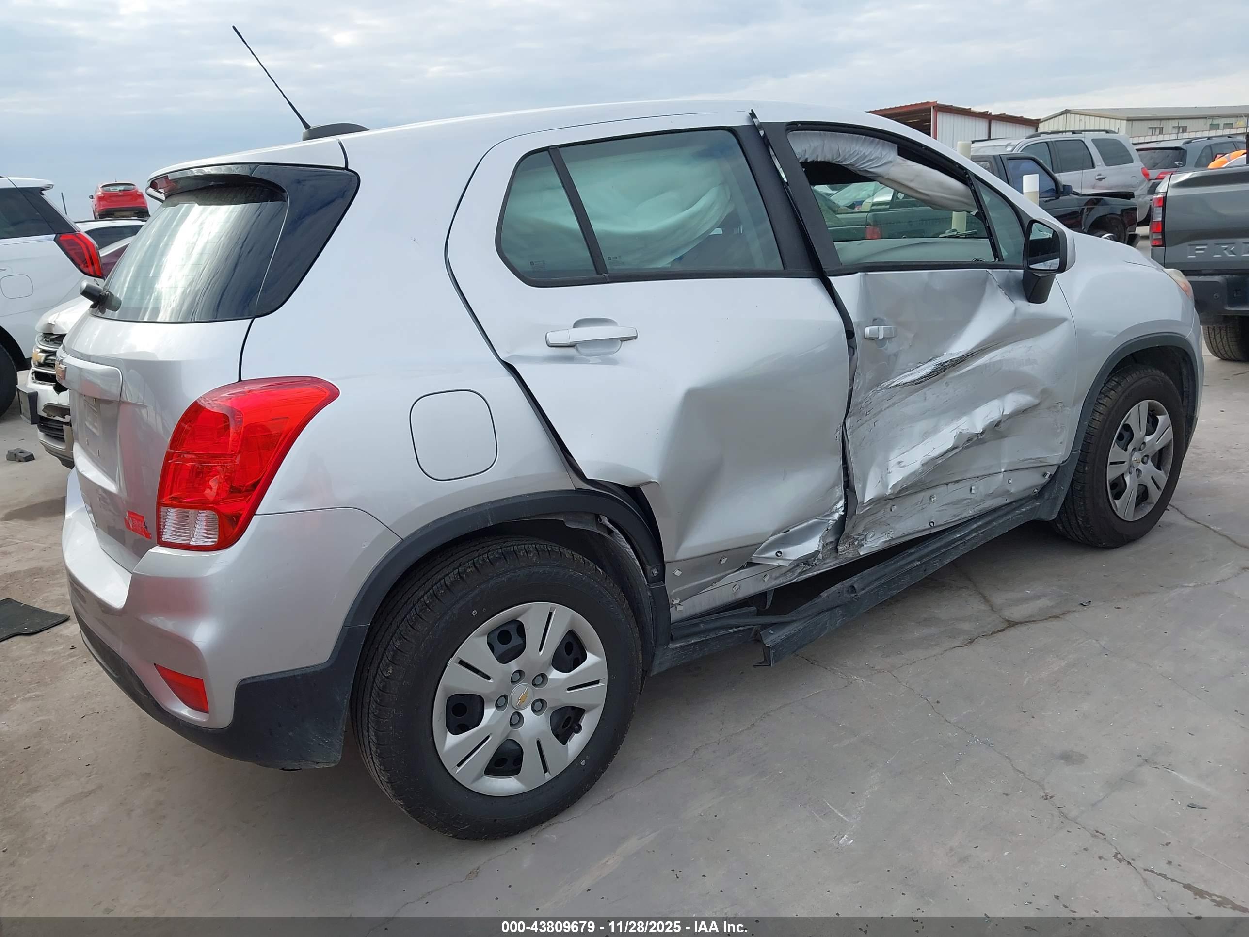 CHEVROLET TRAX image 4