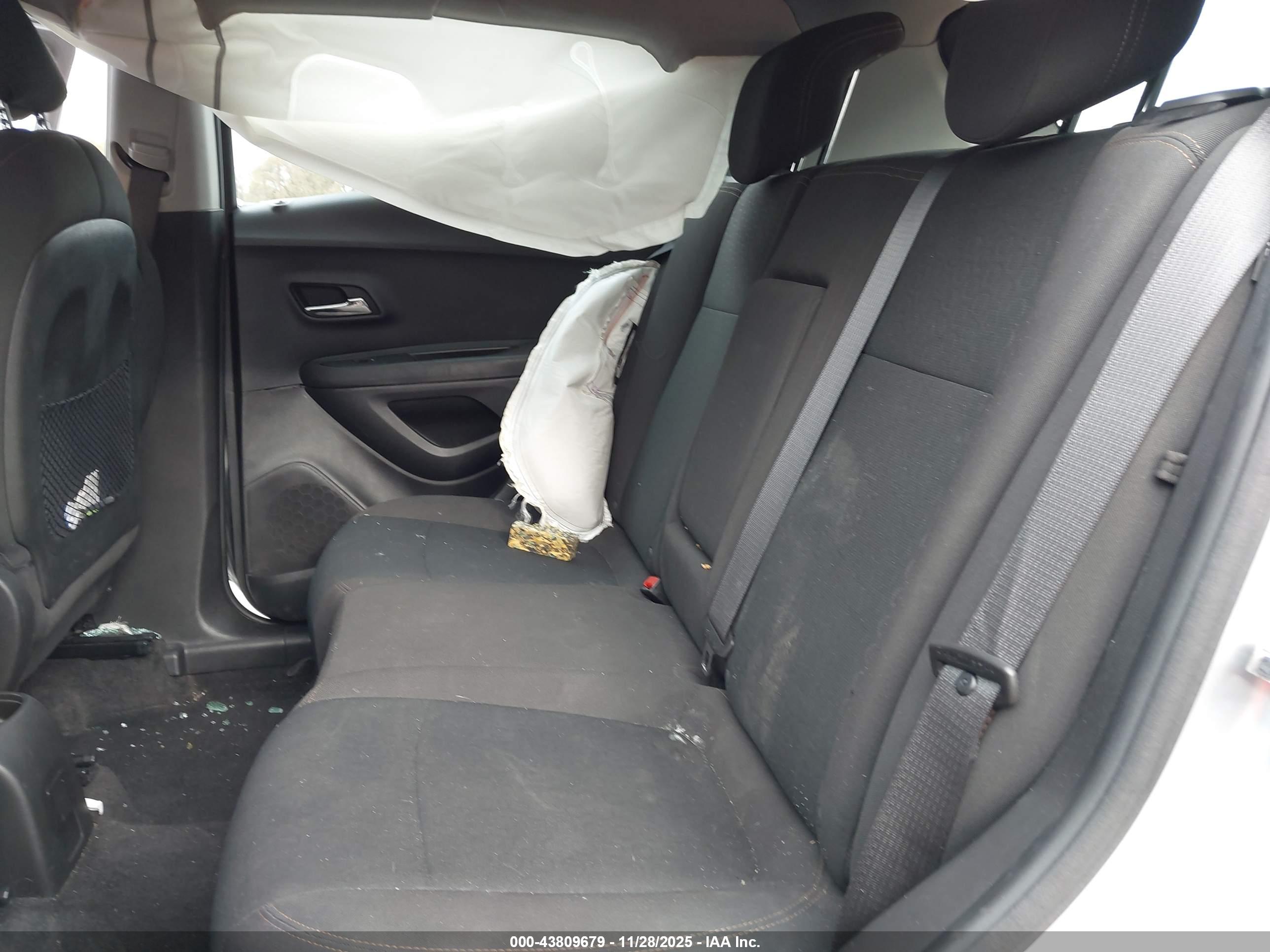 CHEVROLET TRAX image 8