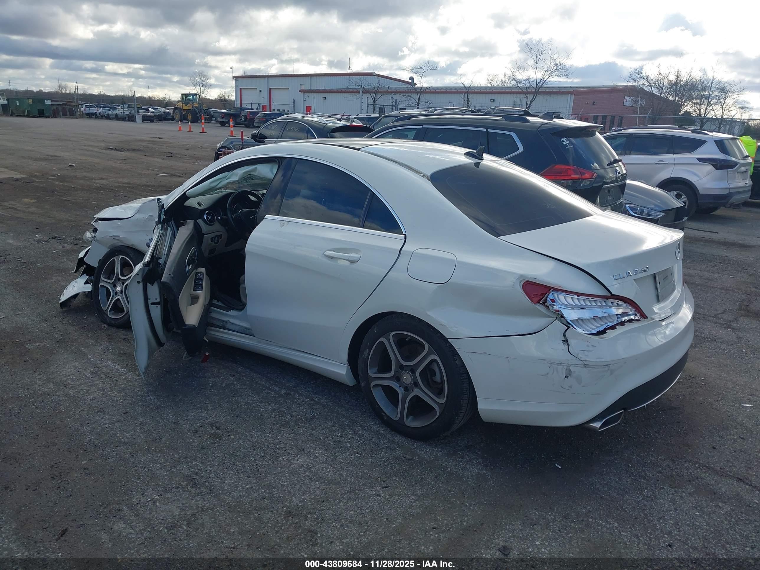 MERCEDES-BENZ CLA image 3