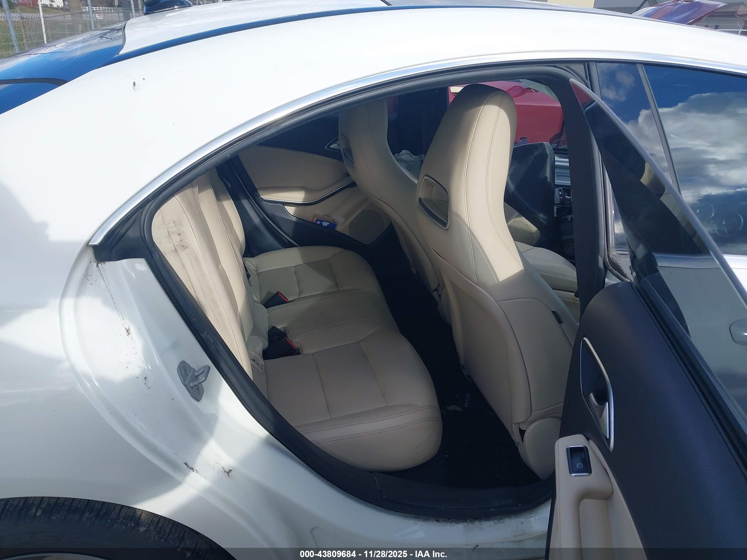 MERCEDES-BENZ CLA image 8