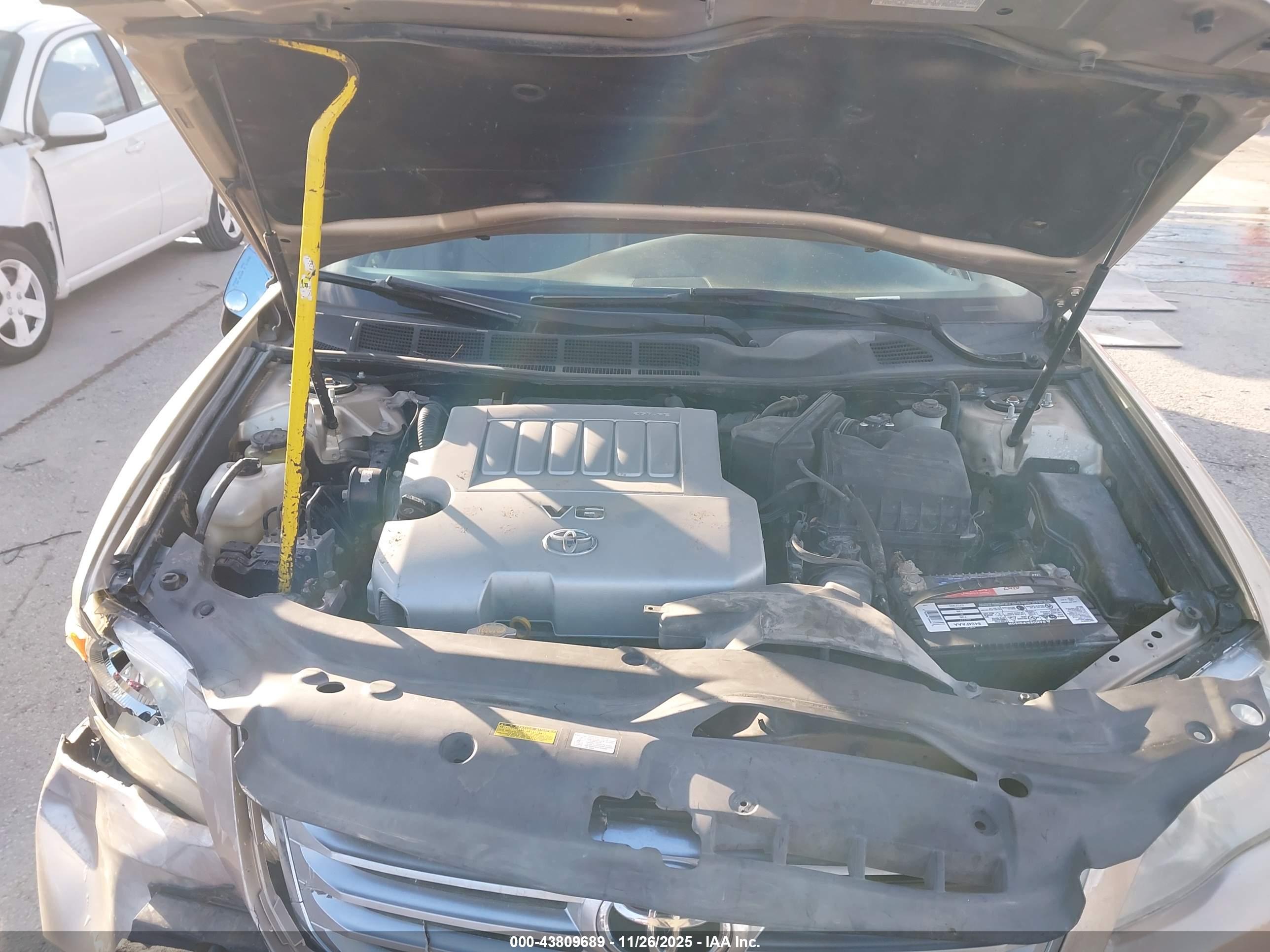 TOYOTA AVALON image 10