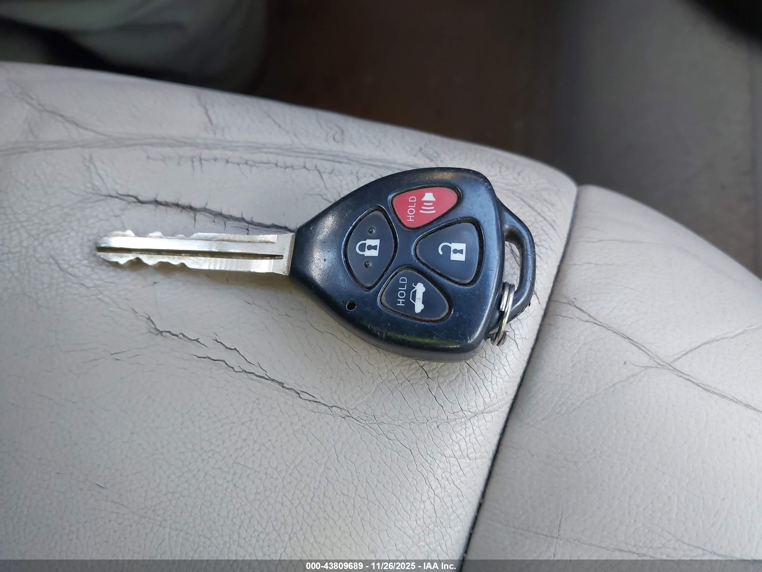 TOYOTA AVALON image 11