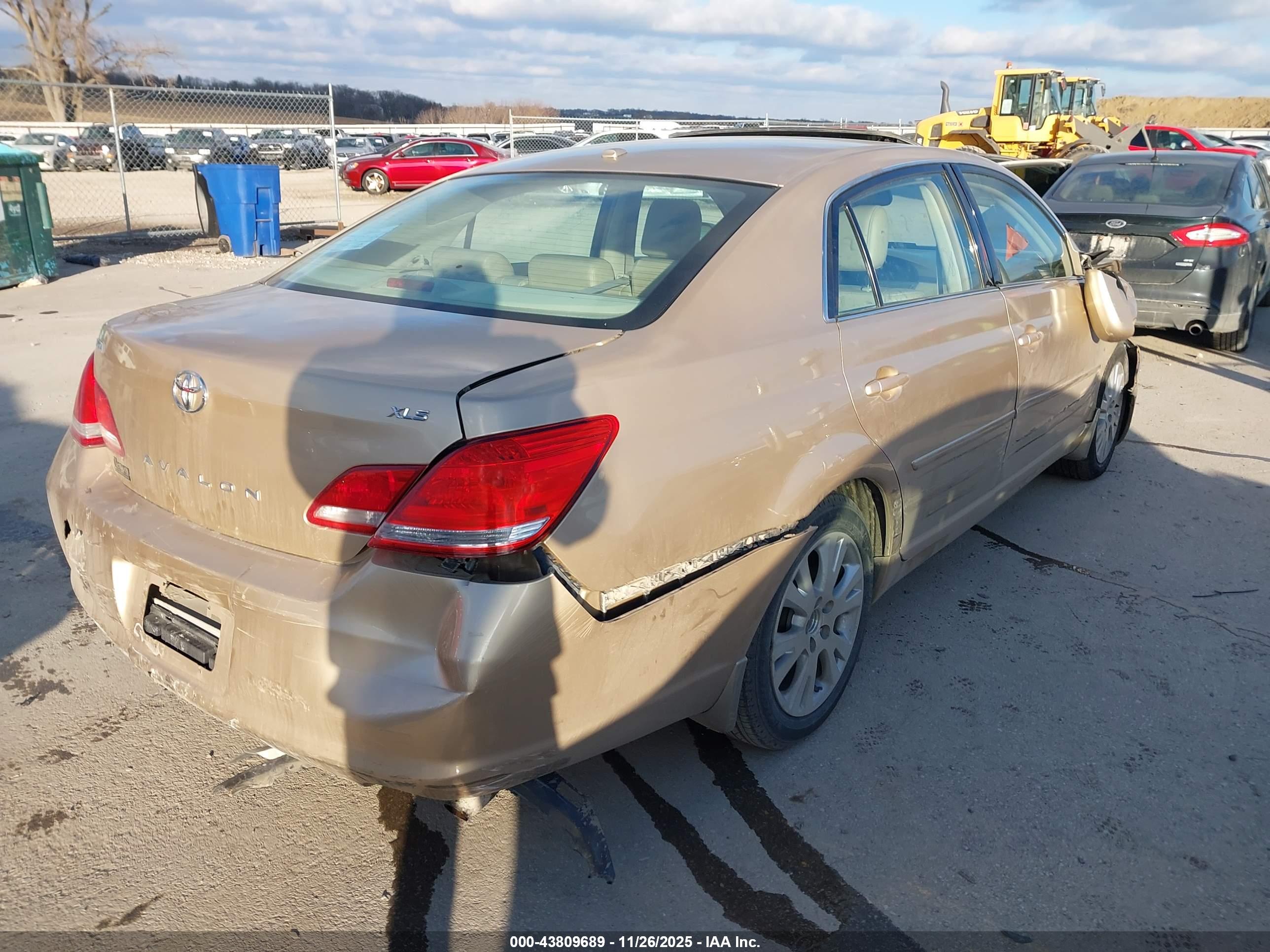 TOYOTA AVALON image 4