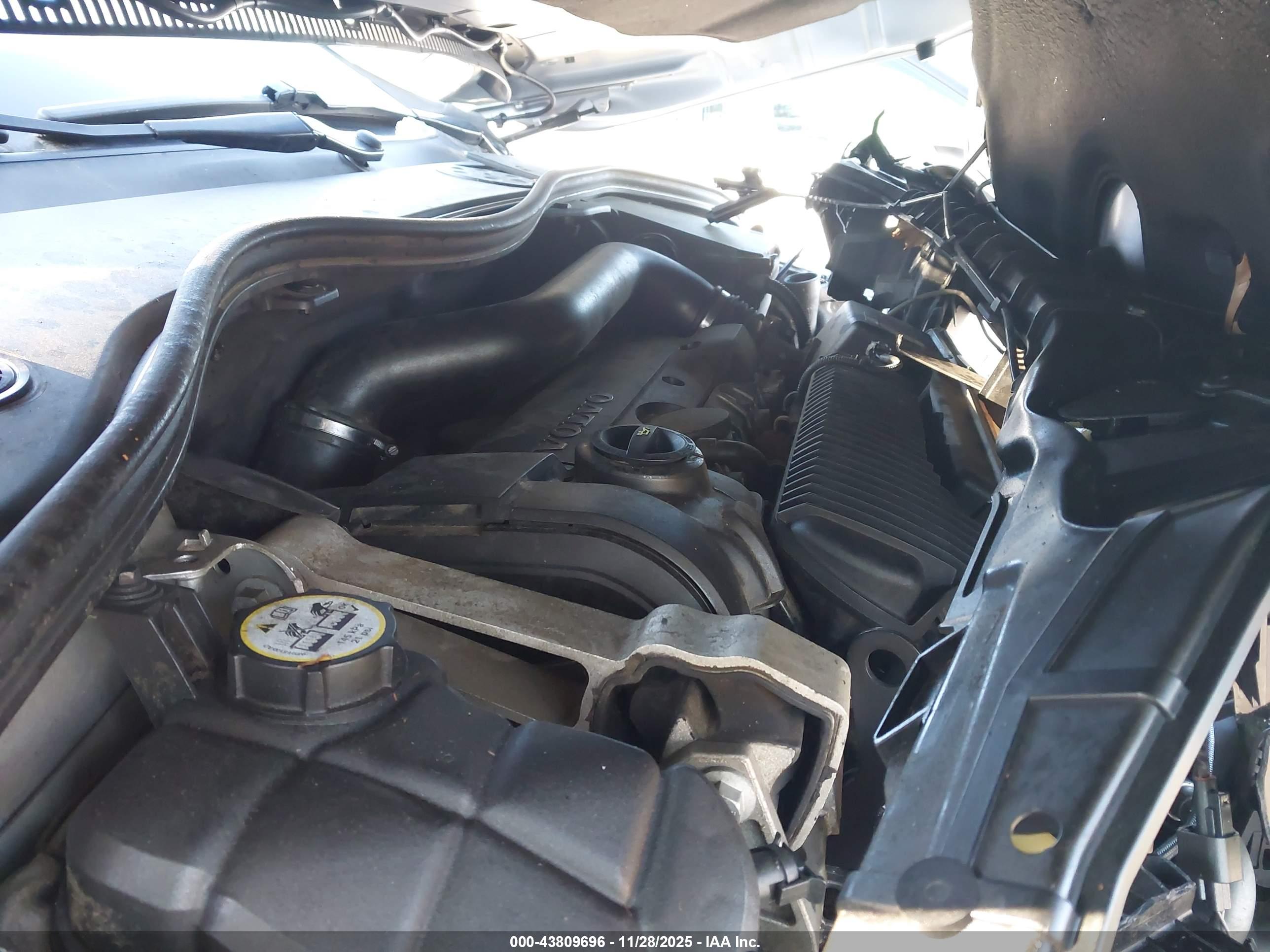 VOLVO V60 image 10