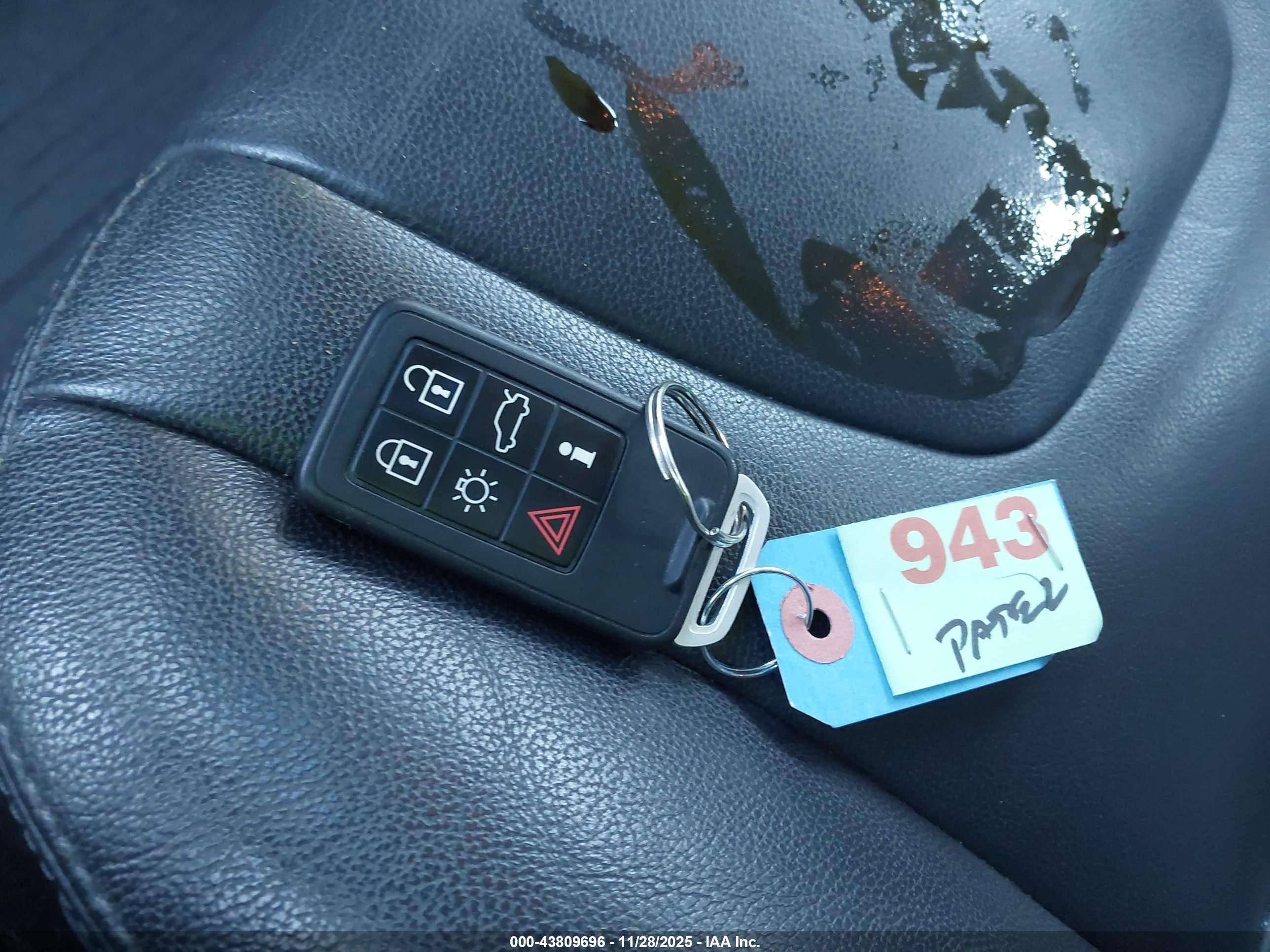 VOLVO V60 image 11