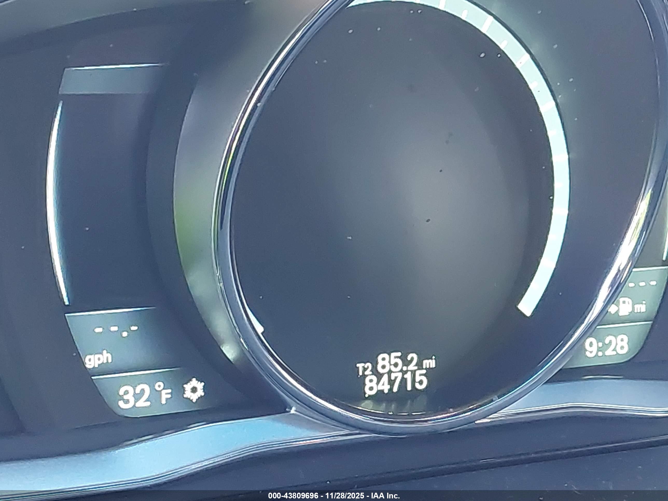 VOLVO V60 image 7
