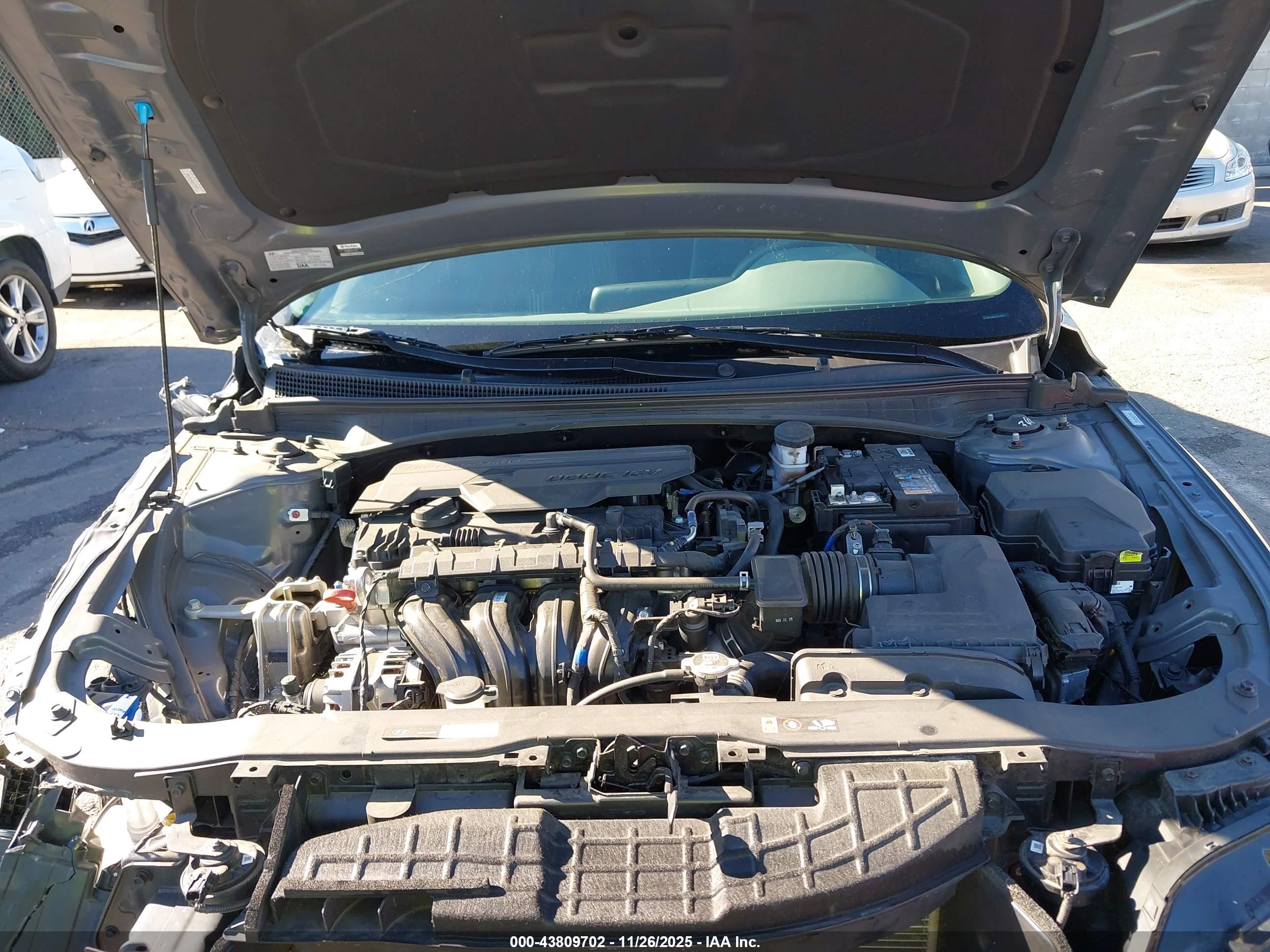 HYUNDAI ELANTRA image 10