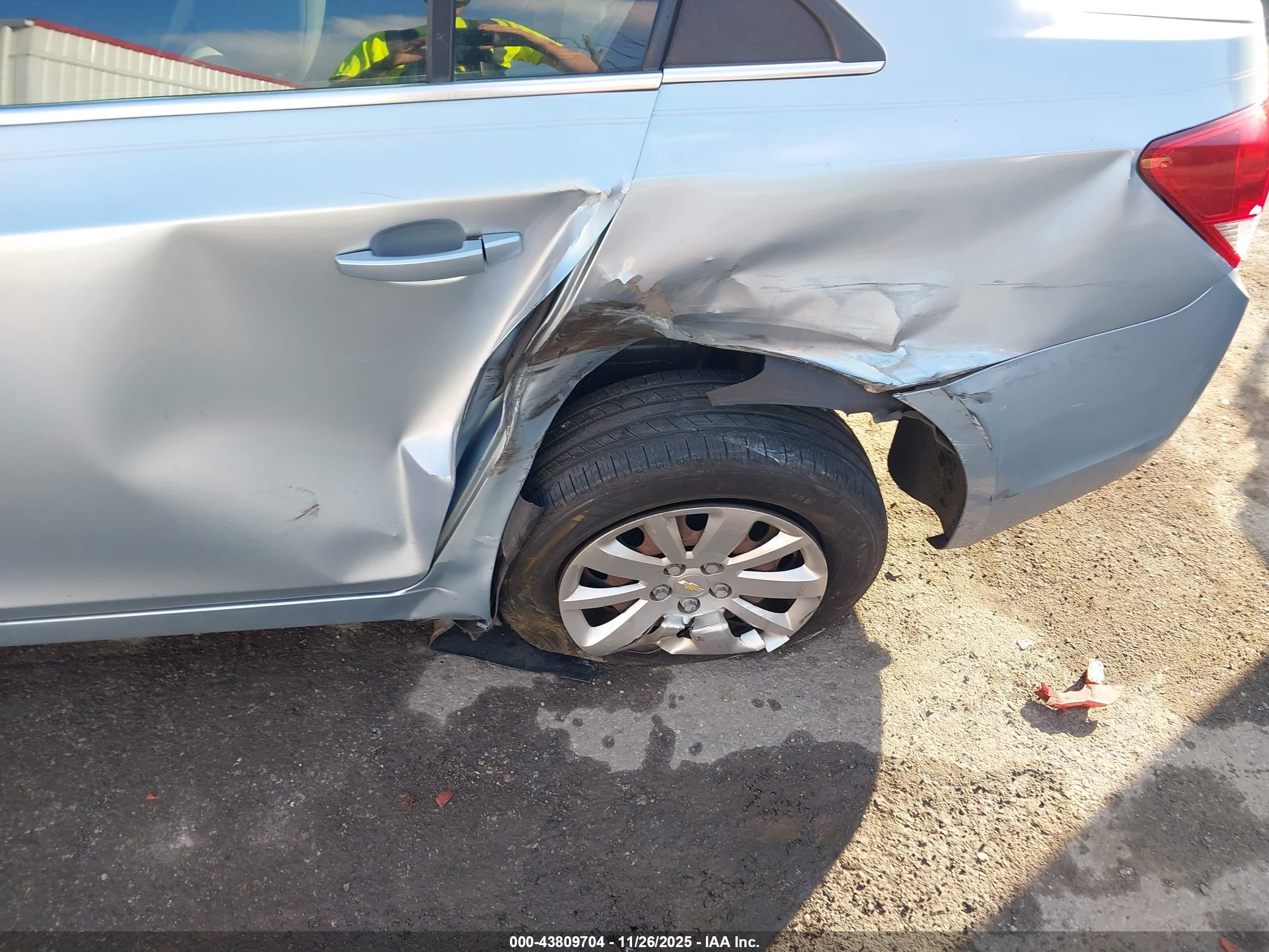 CHEVROLET CRUZE image 6