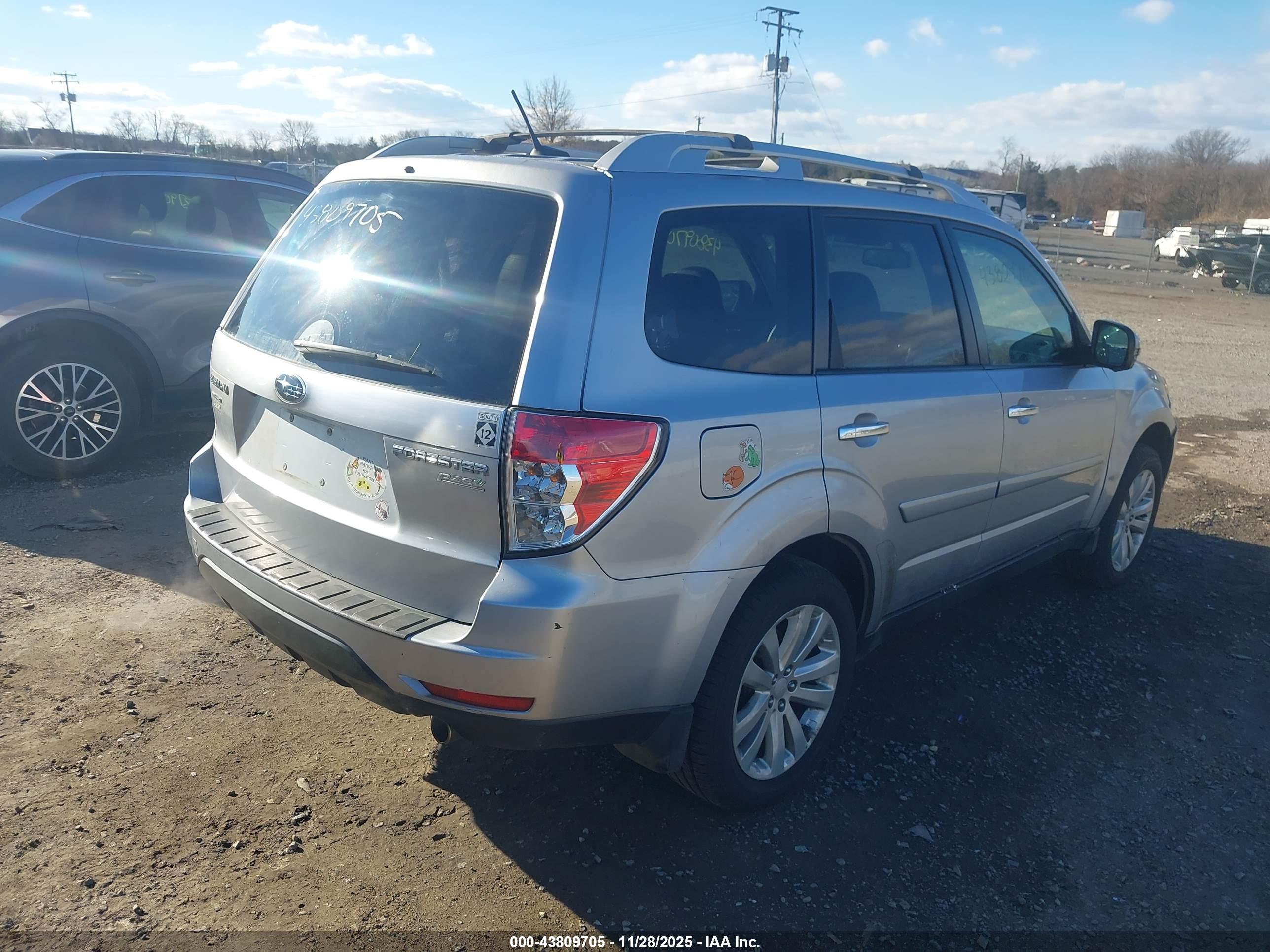 SUBARU FORESTER image 4
