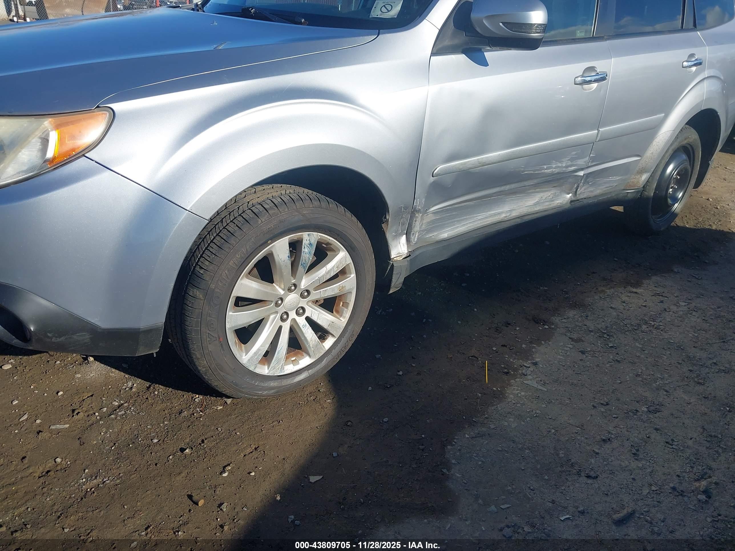 SUBARU FORESTER image 6
