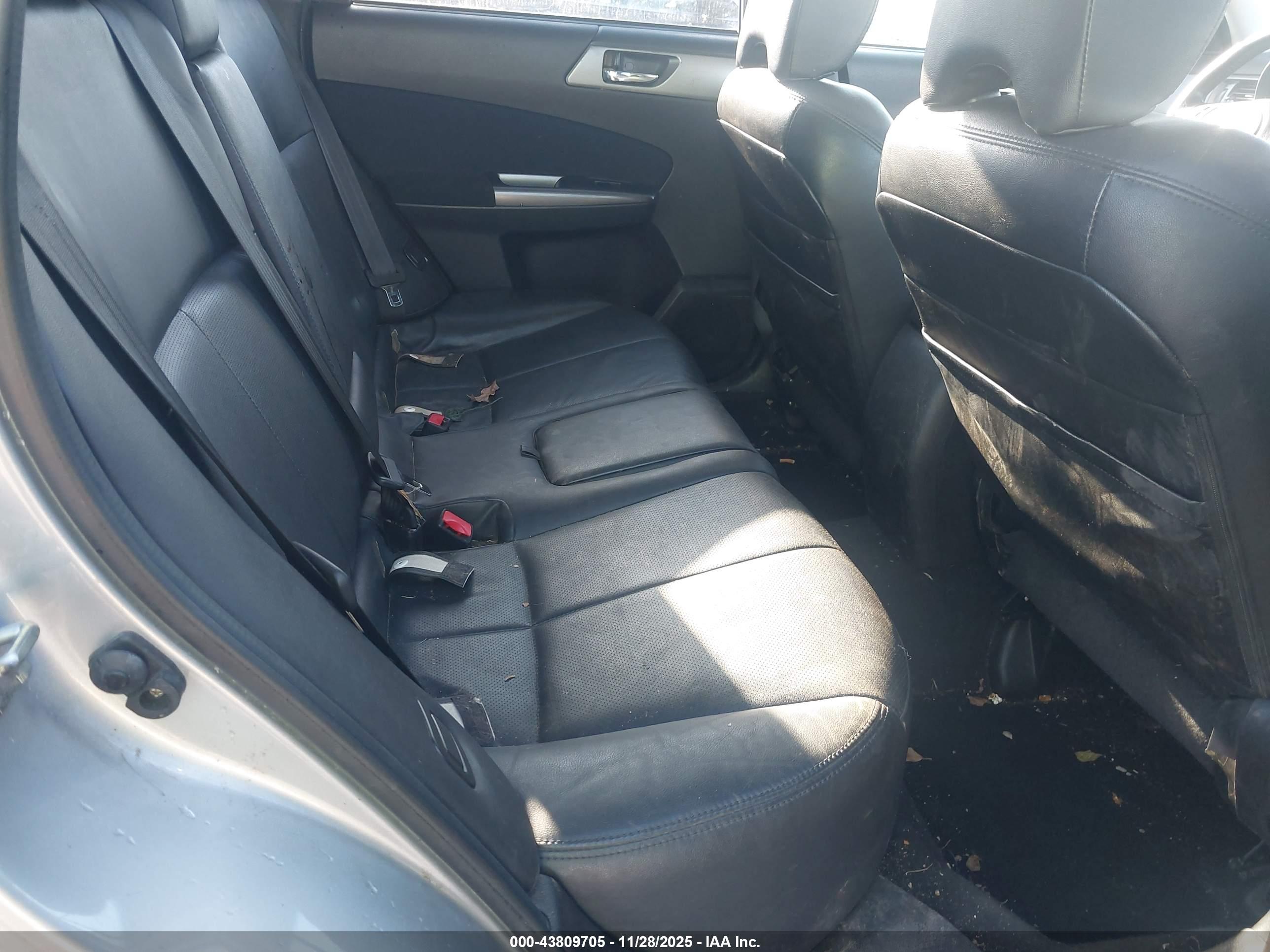 SUBARU FORESTER image 8