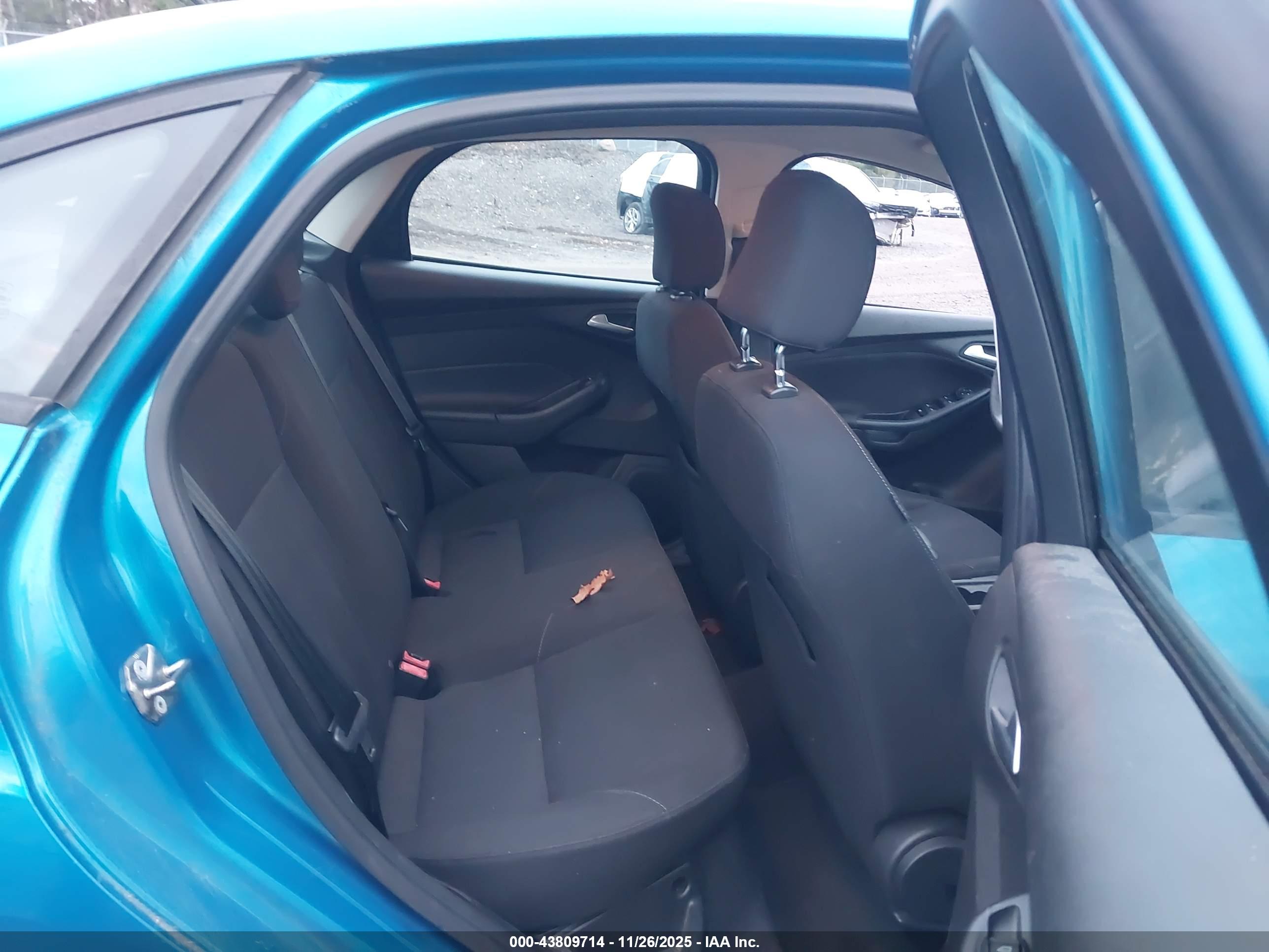 FORD FOCUS image 8