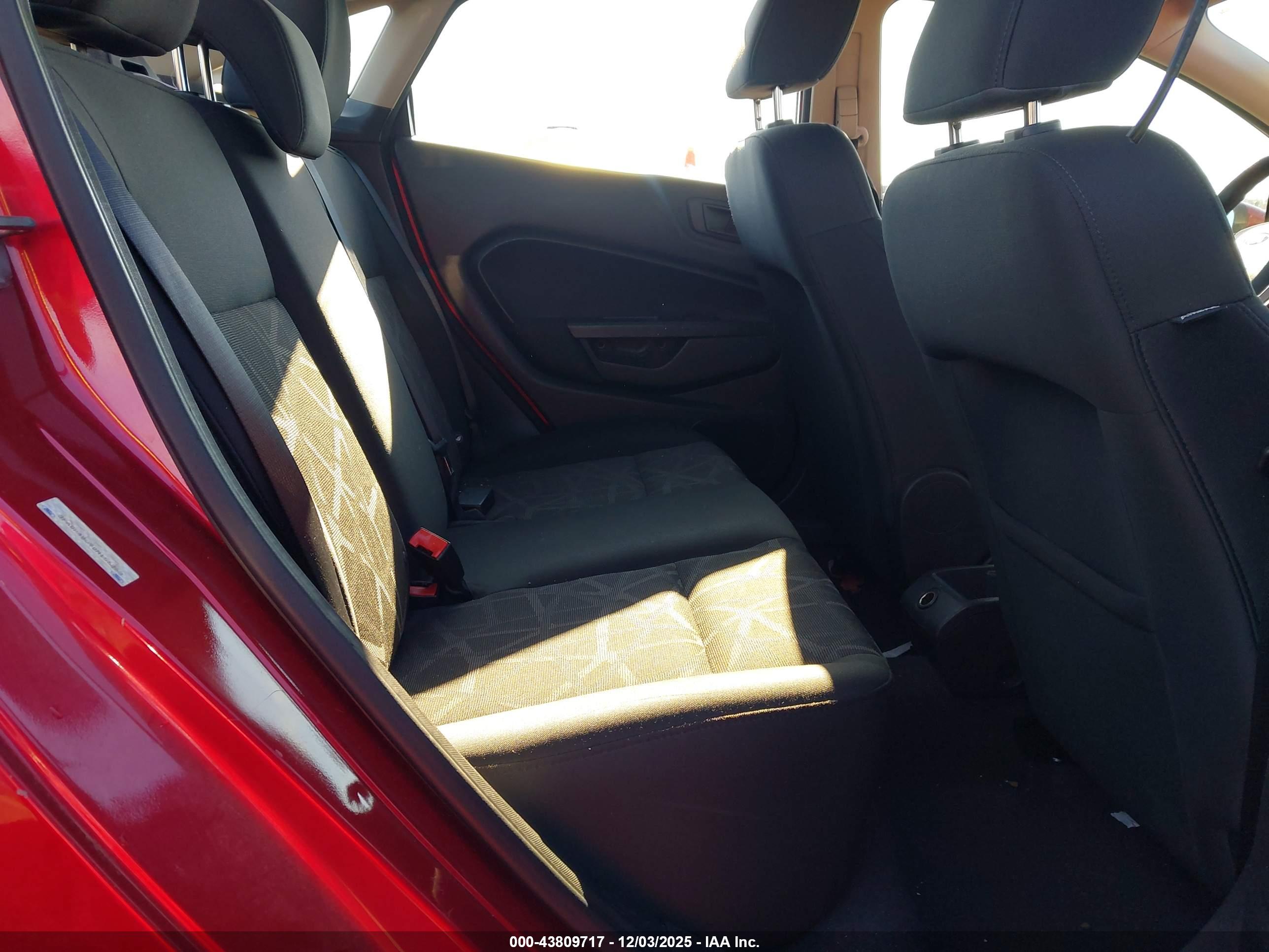 FORD FIESTA image 8