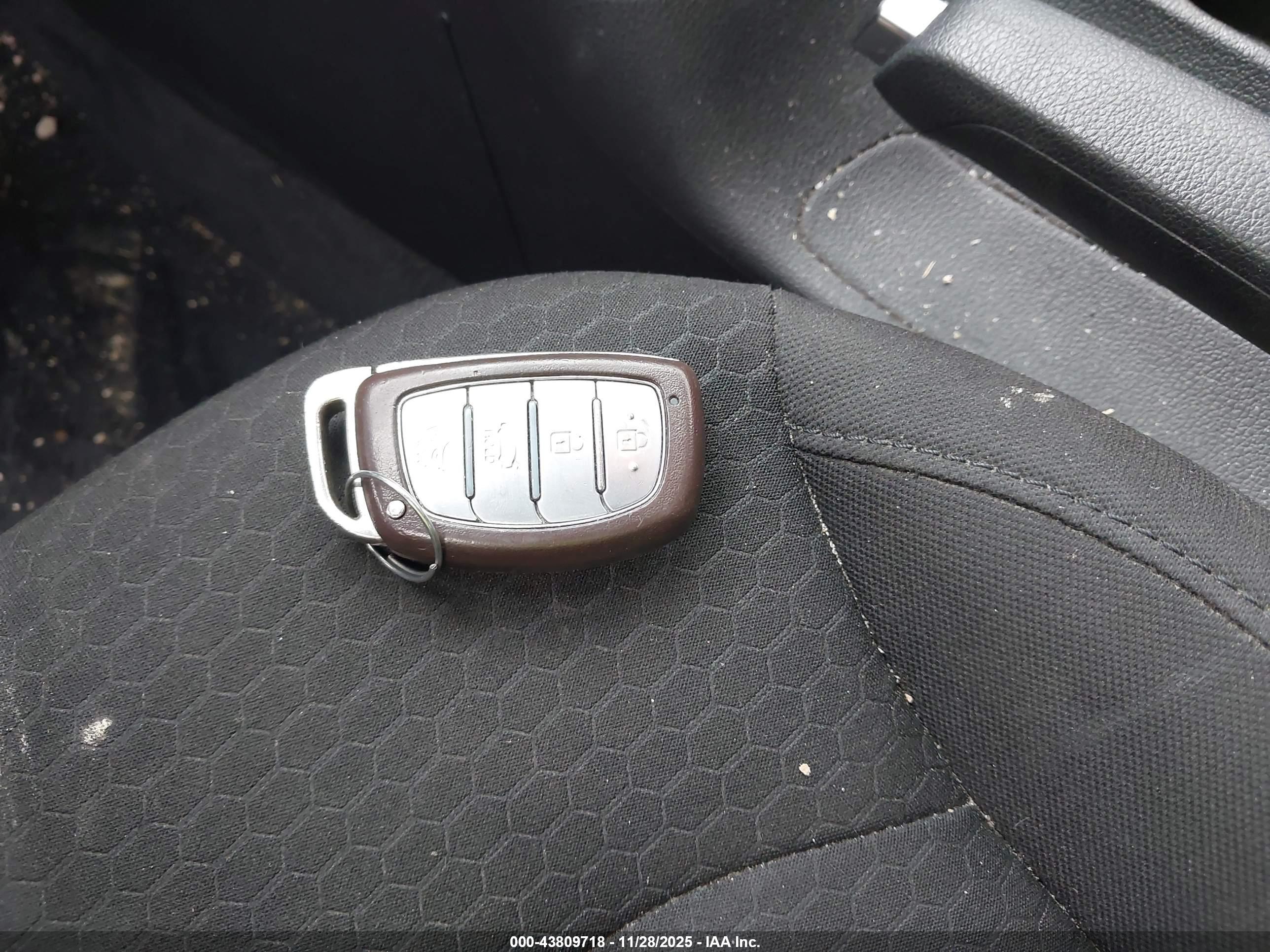 HYUNDAI ELANTRA image 11