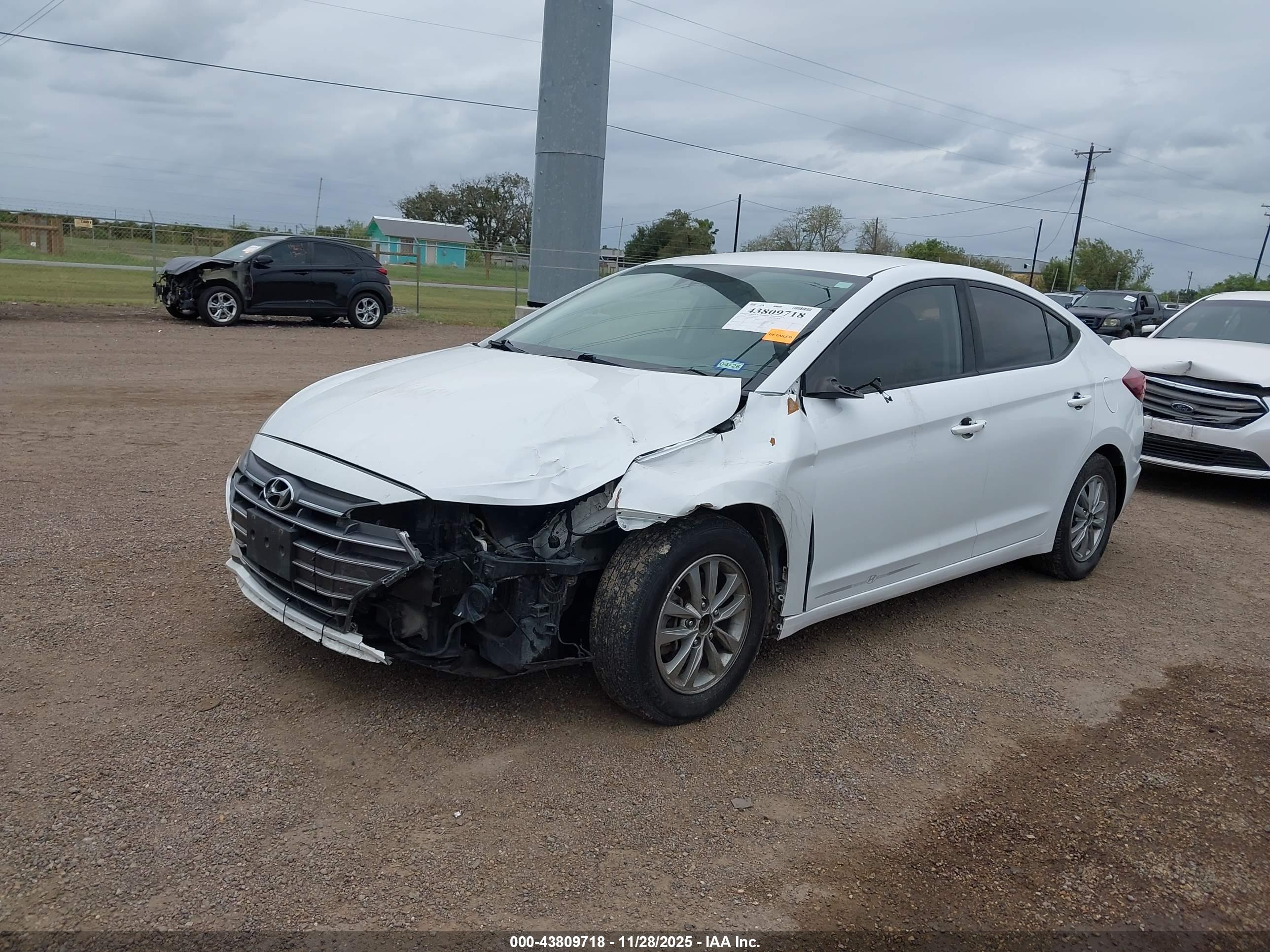 HYUNDAI ELANTRA image 2