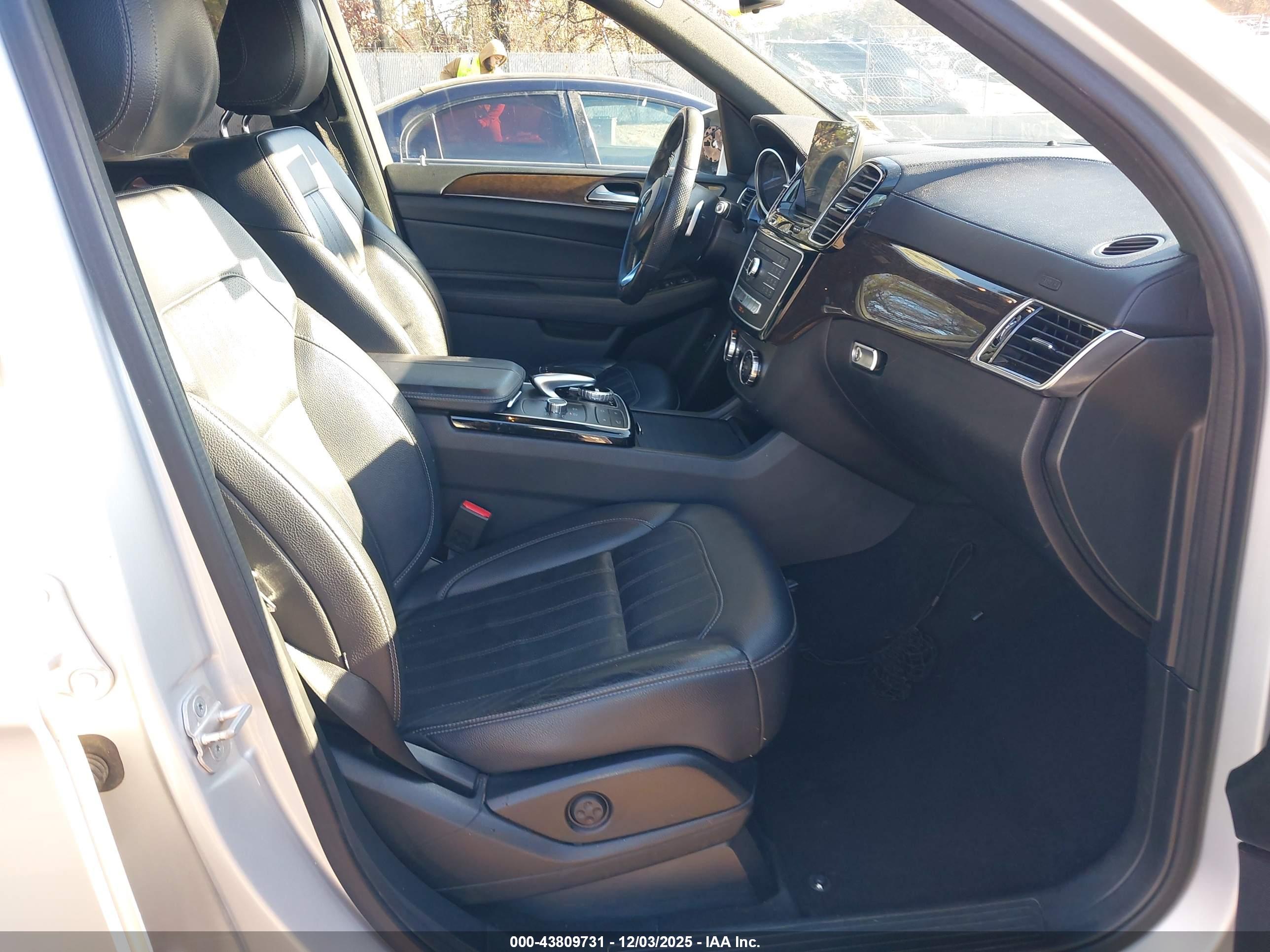 MERCEDES-BENZ GLS image 5