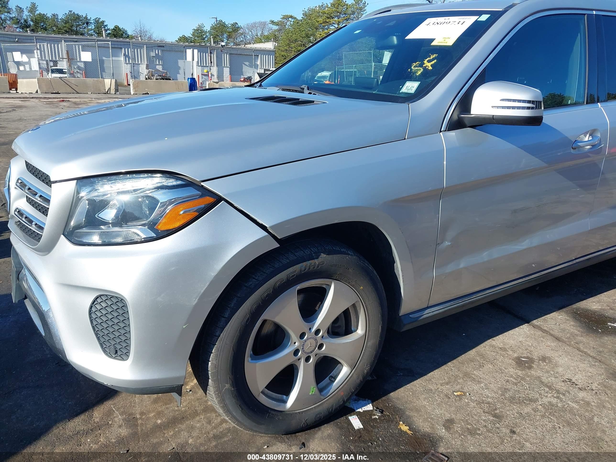 MERCEDES-BENZ GLS image 6
