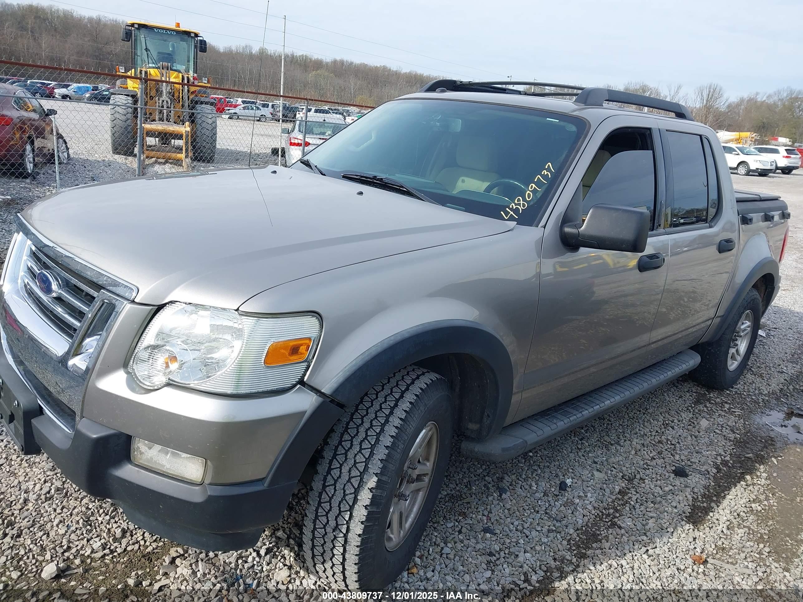 FORD EXPLORER image 2