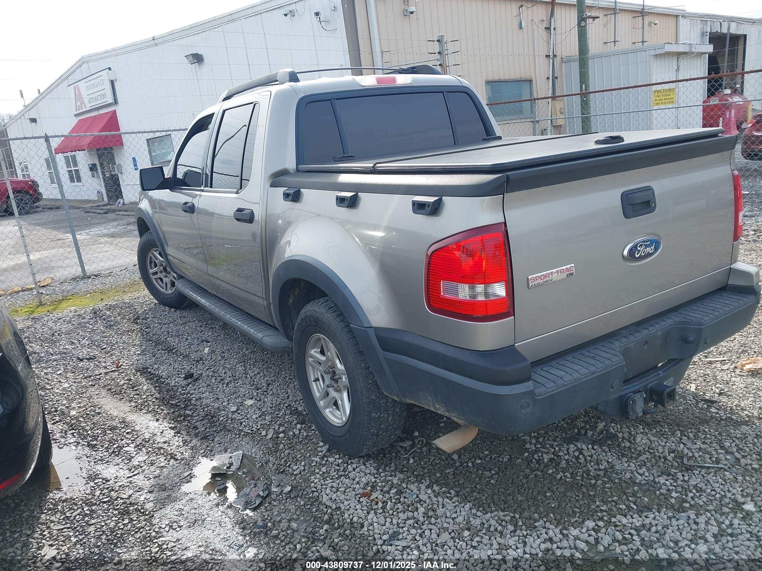 FORD EXPLORER image 3