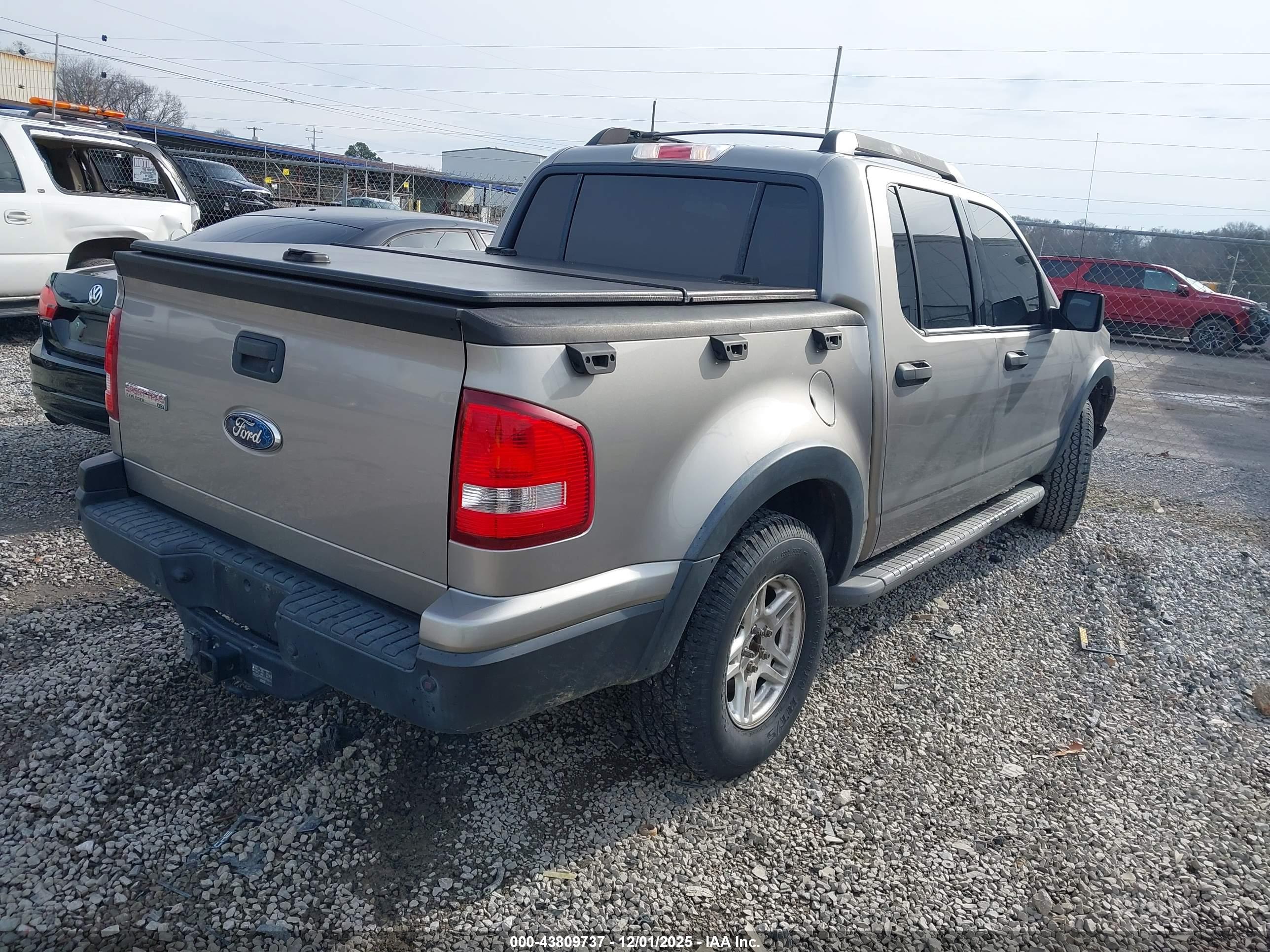FORD EXPLORER image 4