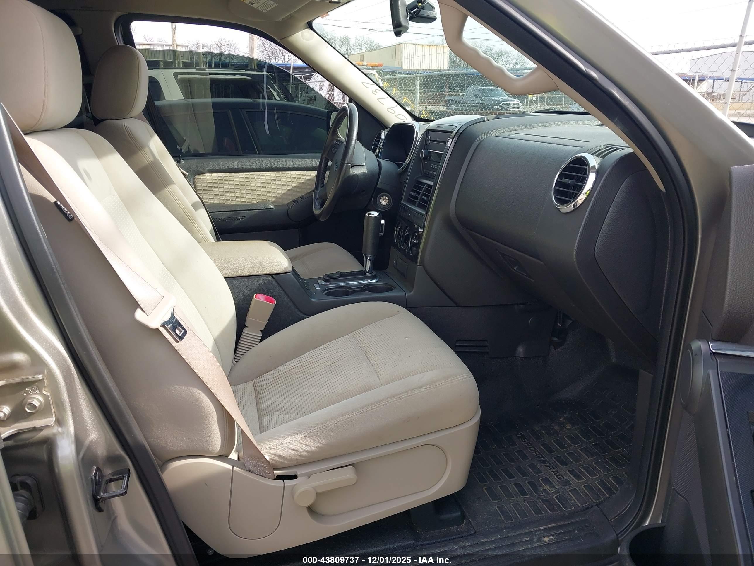 FORD EXPLORER image 5
