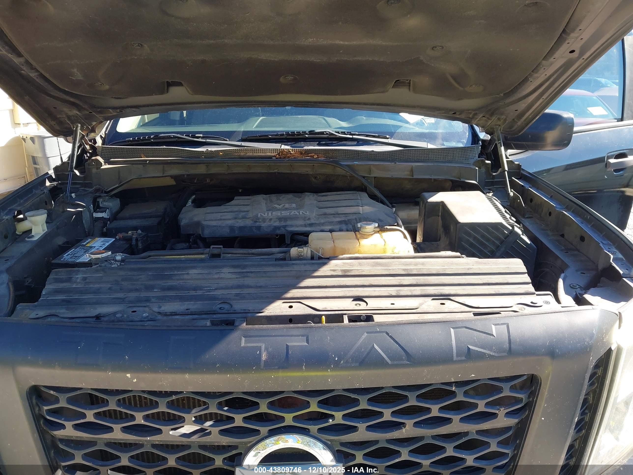 NISSAN TITAN image 10