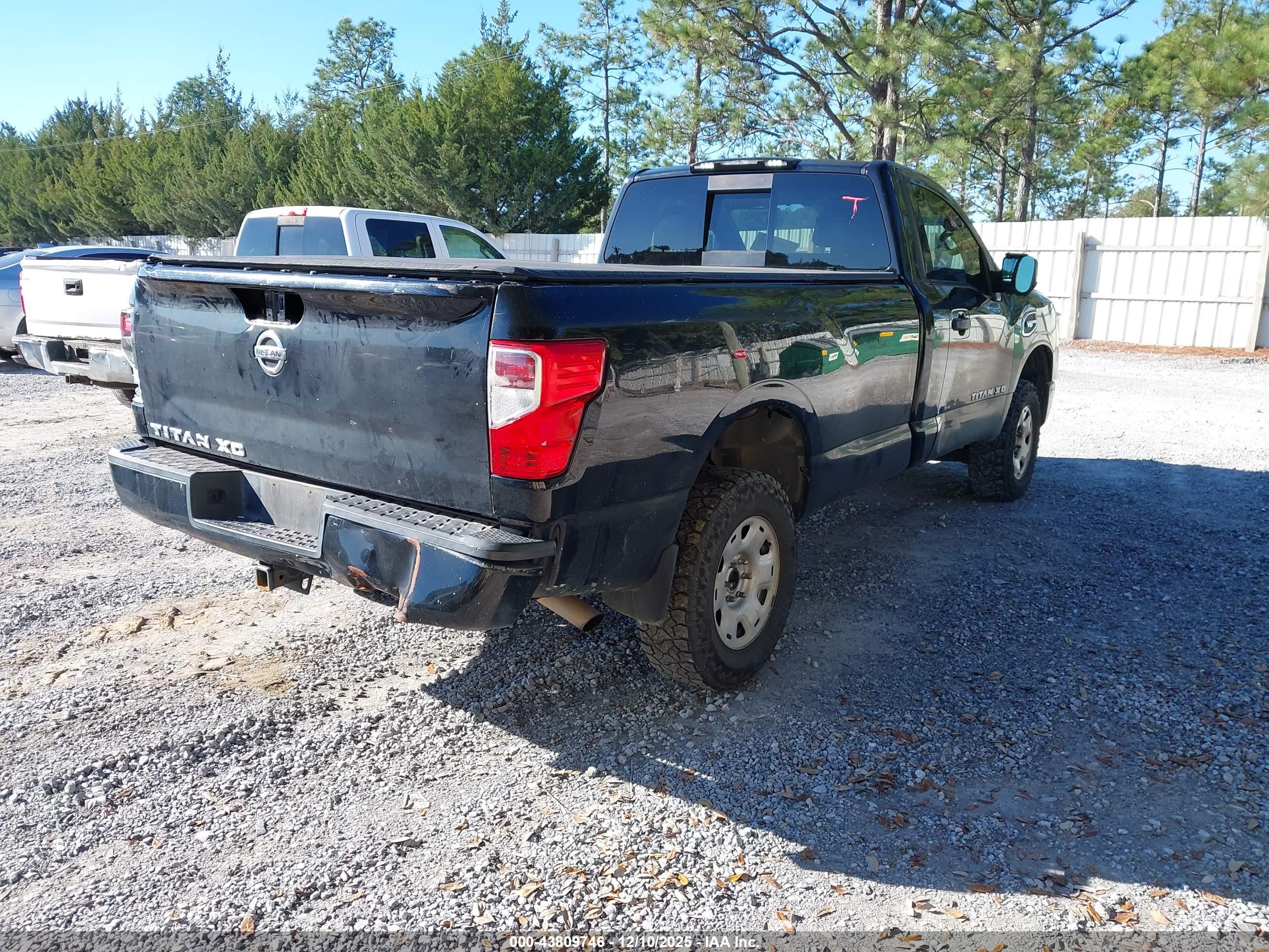 NISSAN TITAN image 4