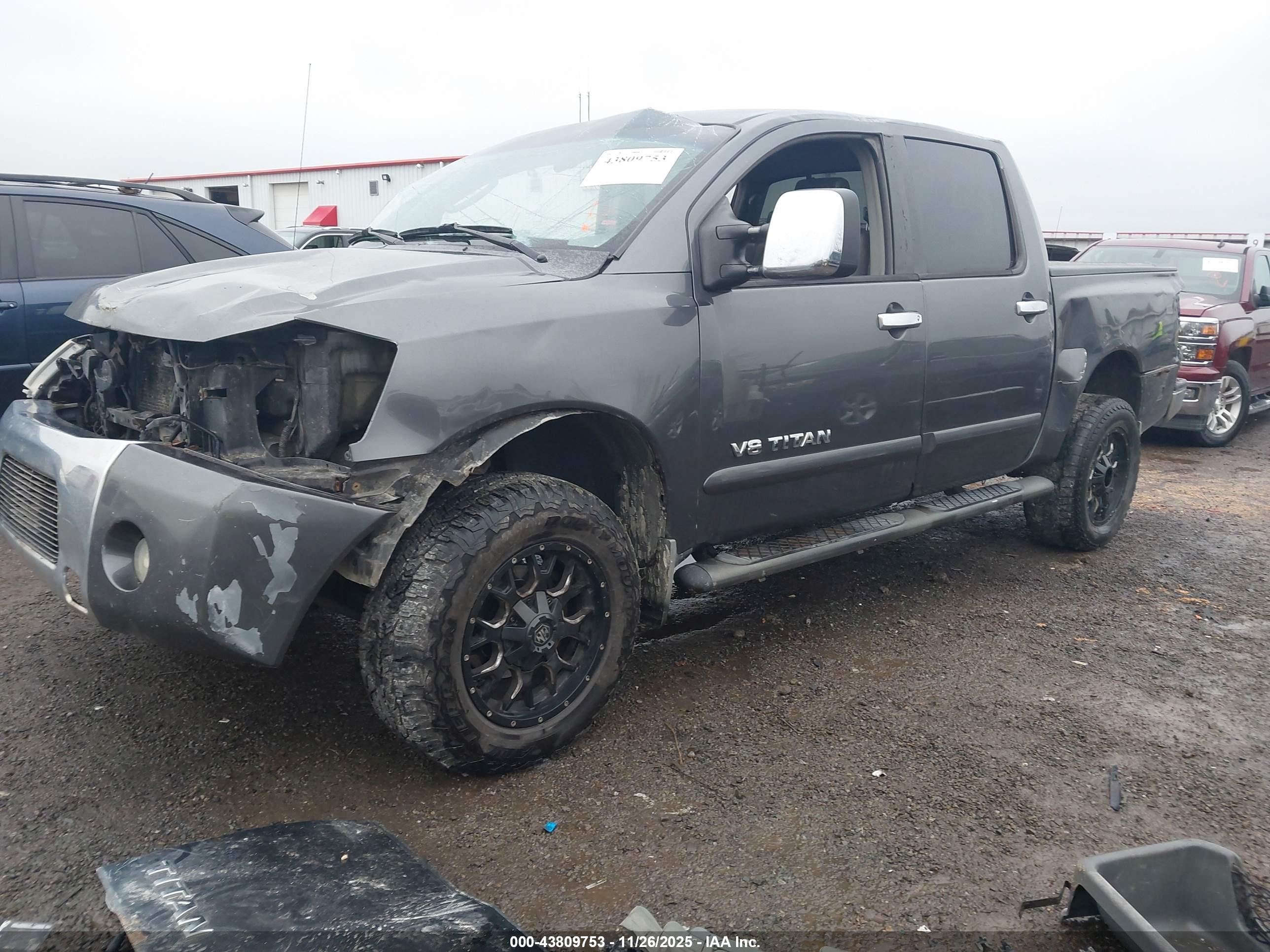 NISSAN TITAN image 2