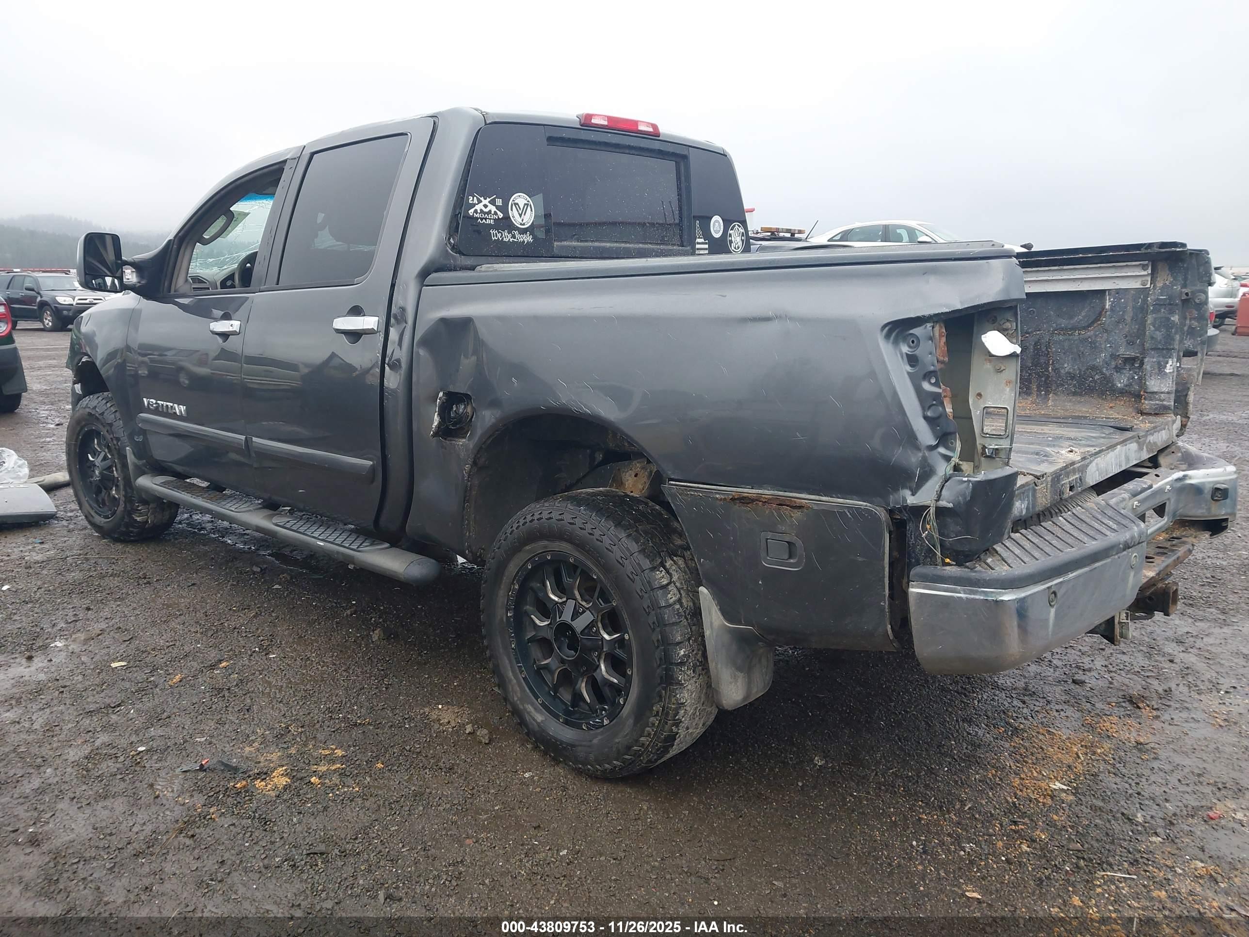 NISSAN TITAN image 3