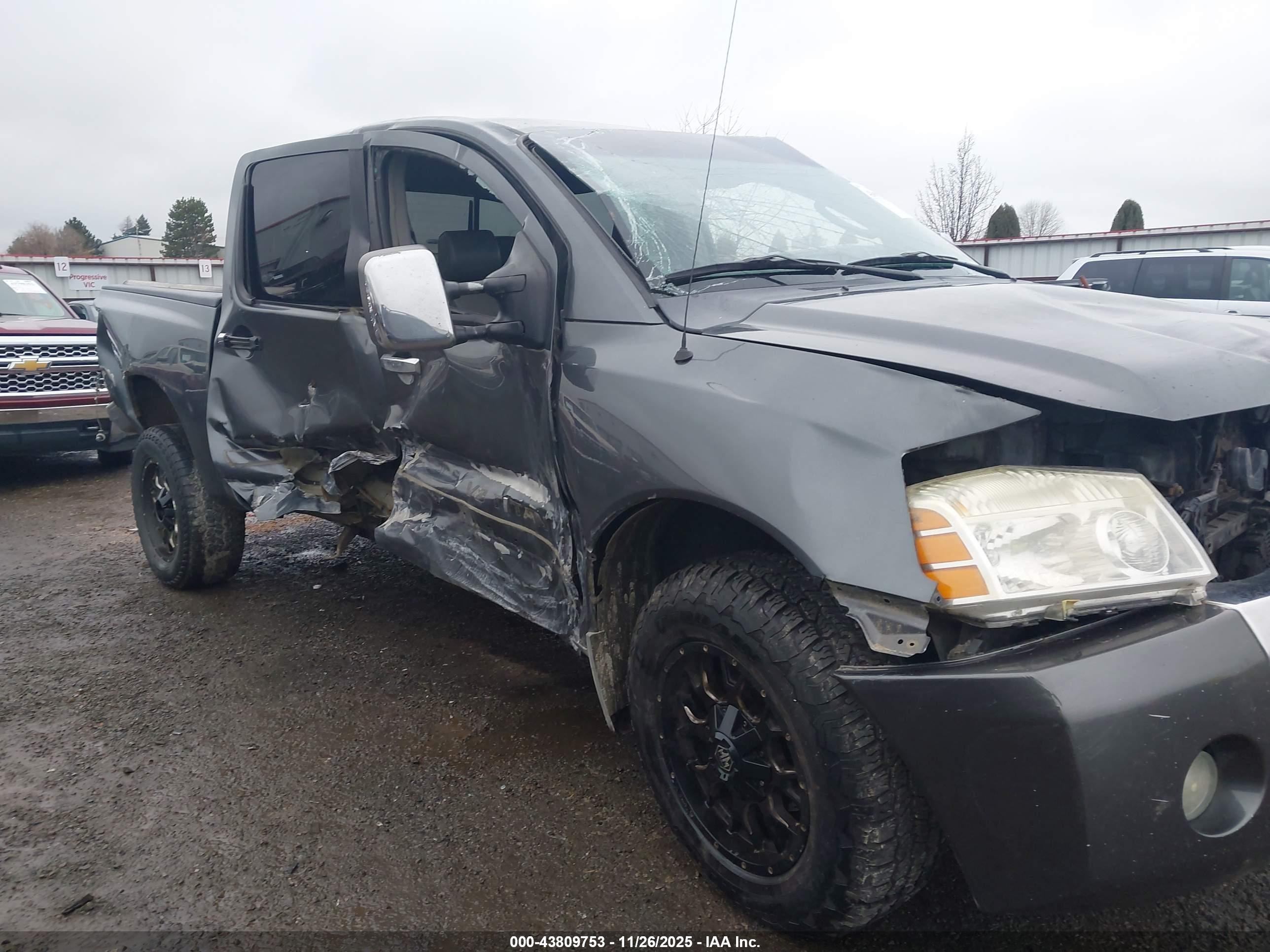NISSAN TITAN image 6