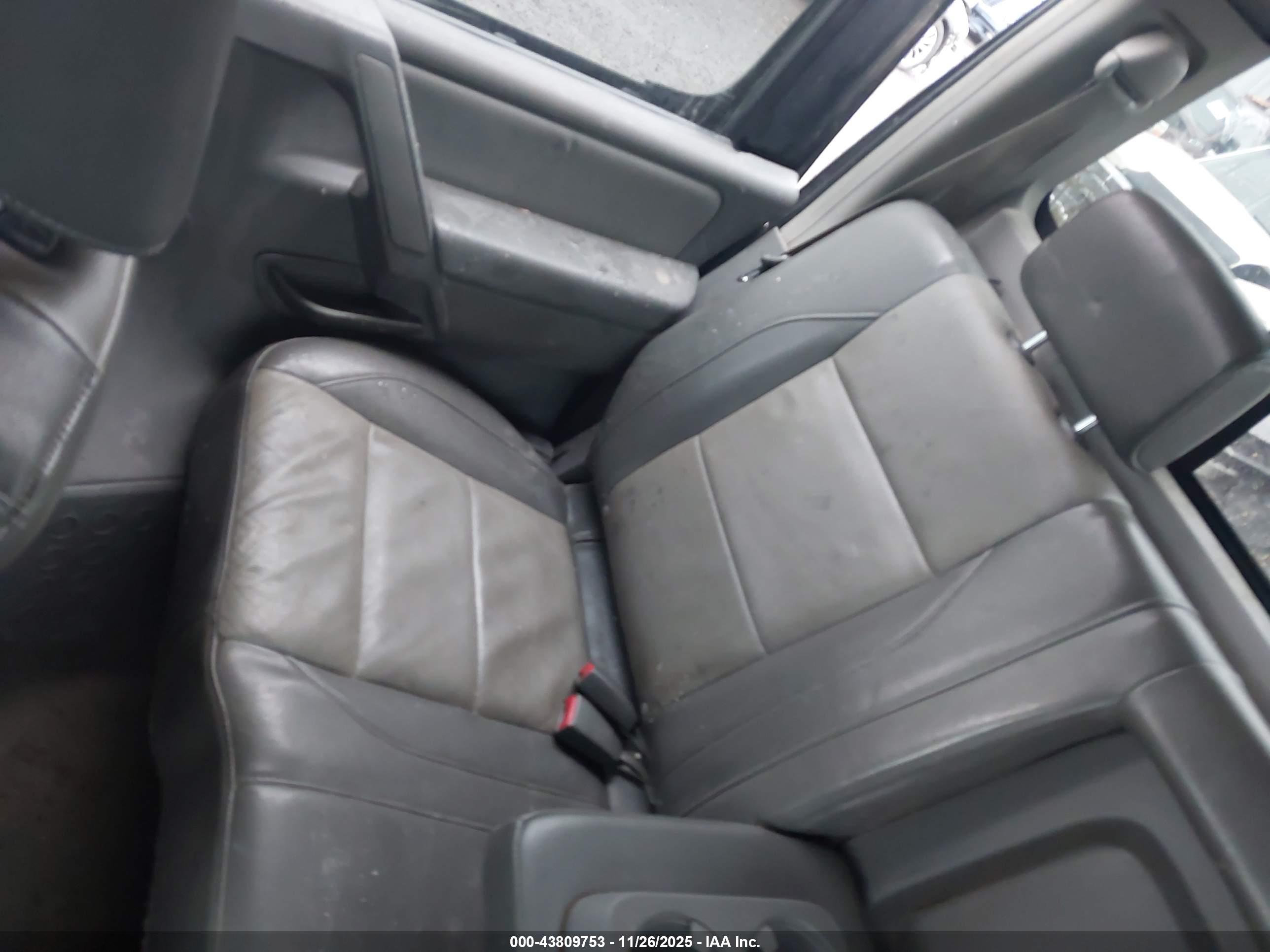 NISSAN TITAN image 8