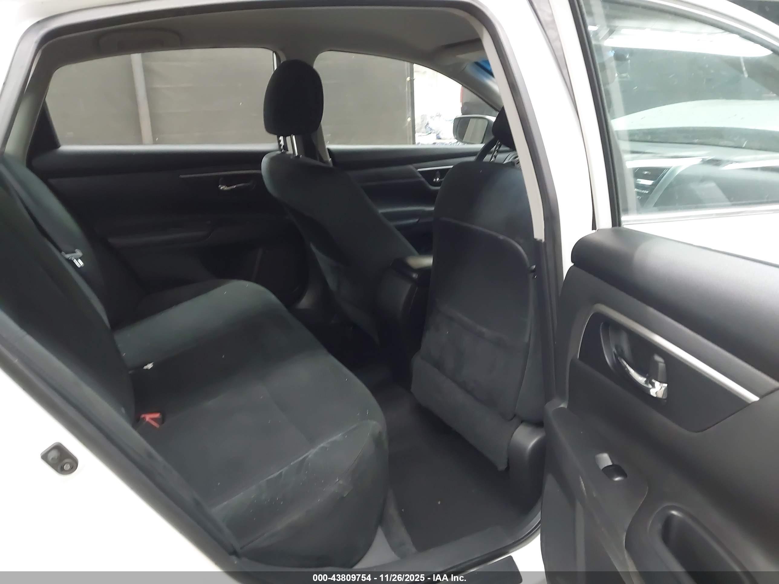 NISSAN ALTIMA image 8